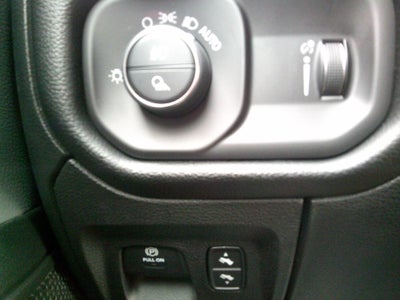 2020 RAM 1500 Big Horn Crew Cab 4x4 5'7" Box