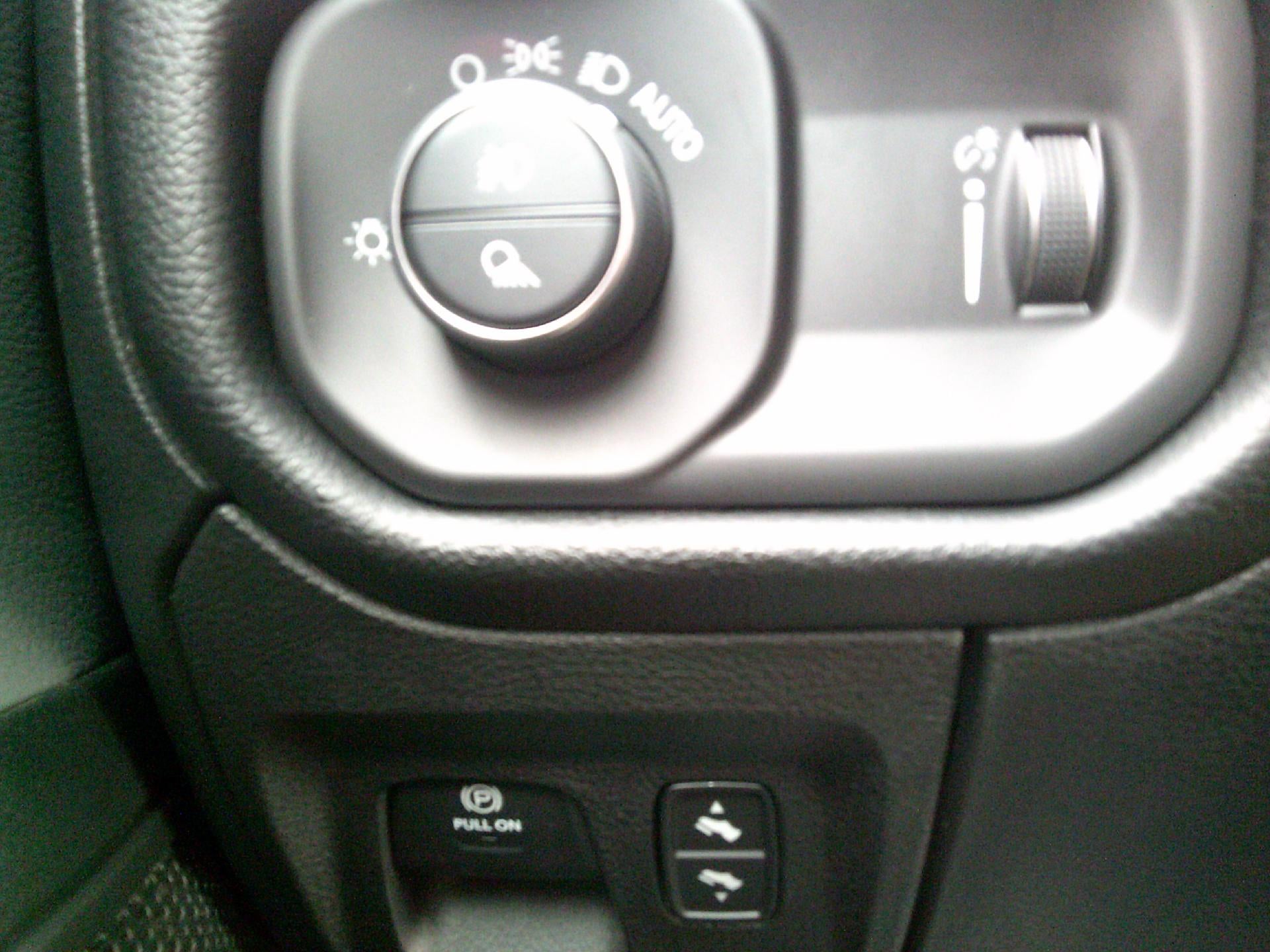 2020 RAM 1500 Big Horn Crew Cab 4x4 5'7" Box