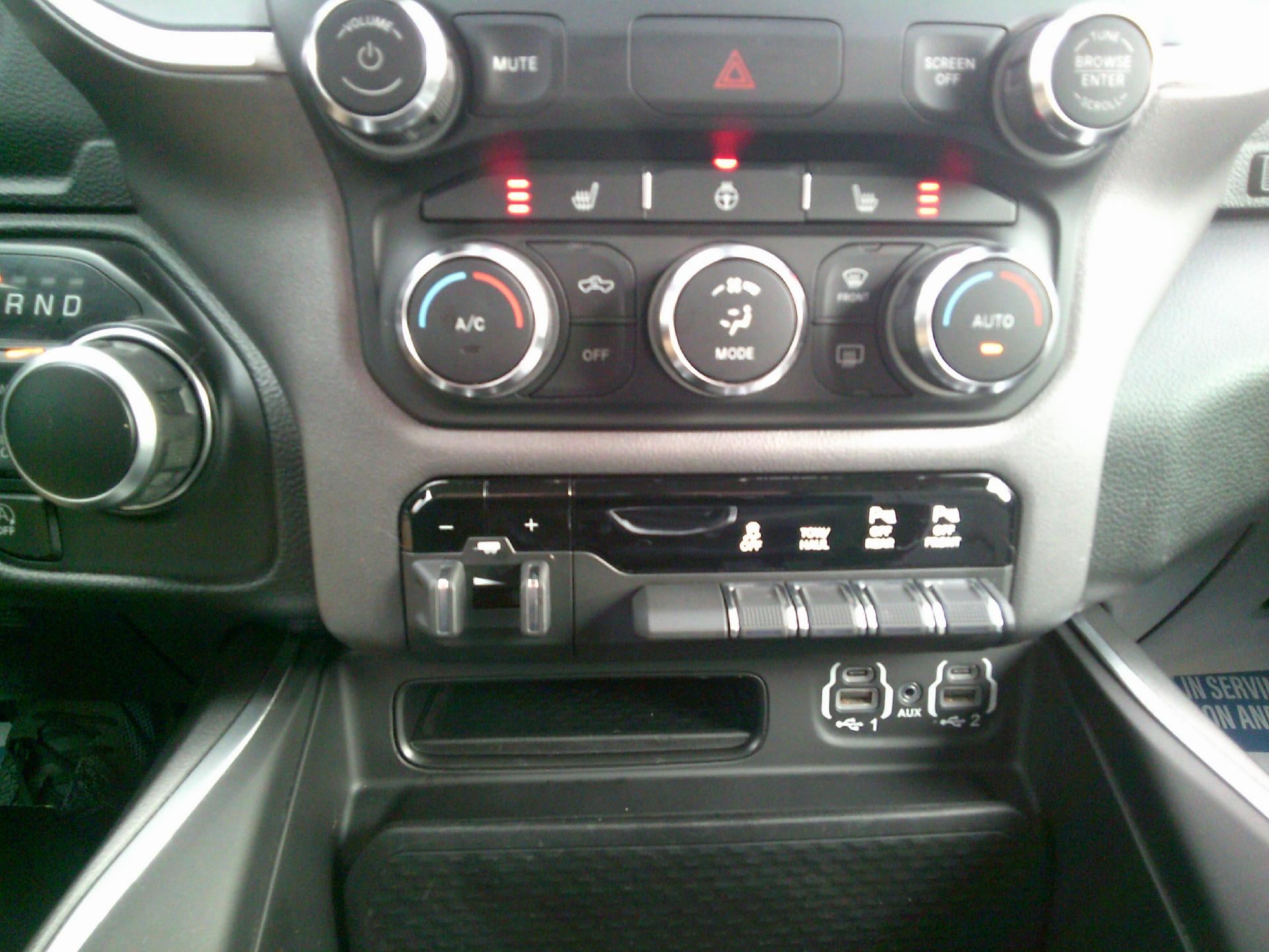 2020 RAM 1500 Big Horn Crew Cab 4x4 5'7" Box