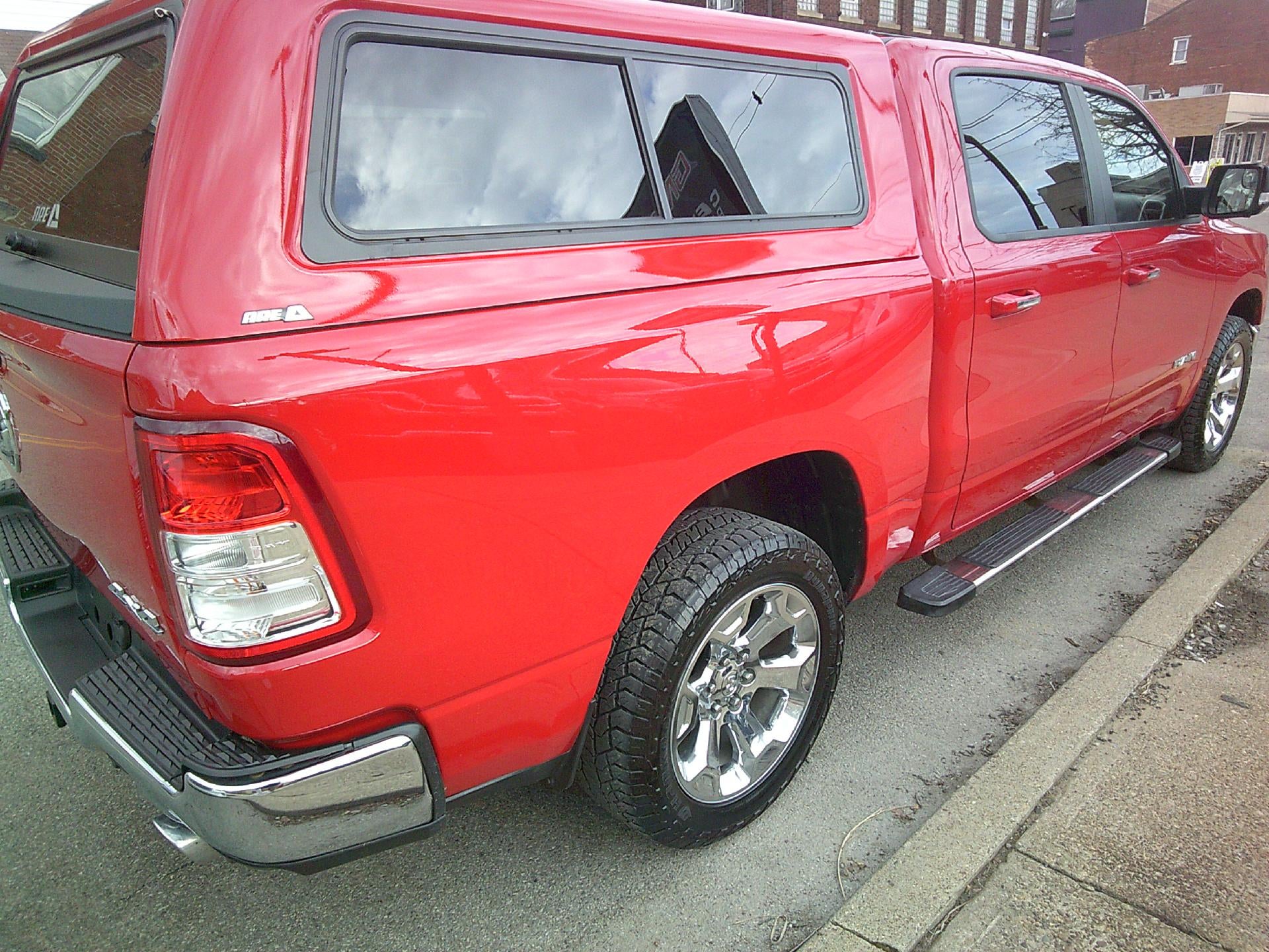 2020 RAM 1500 Big Horn Crew Cab 4x4 5'7" Box