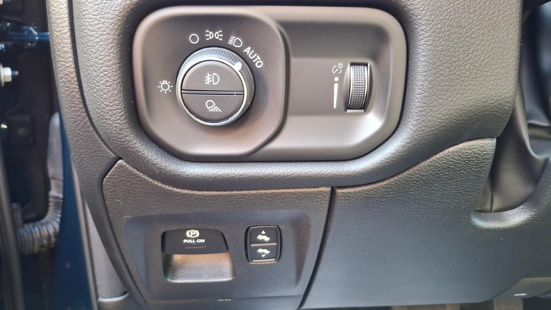 2023 RAM 1500 Big Horn Crew Cab 4x4 5'7" Box