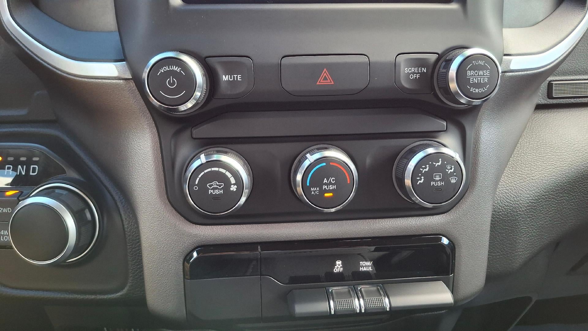 2020 RAM 1500 Big Horn Crew Cab 4x4 5'7" Box