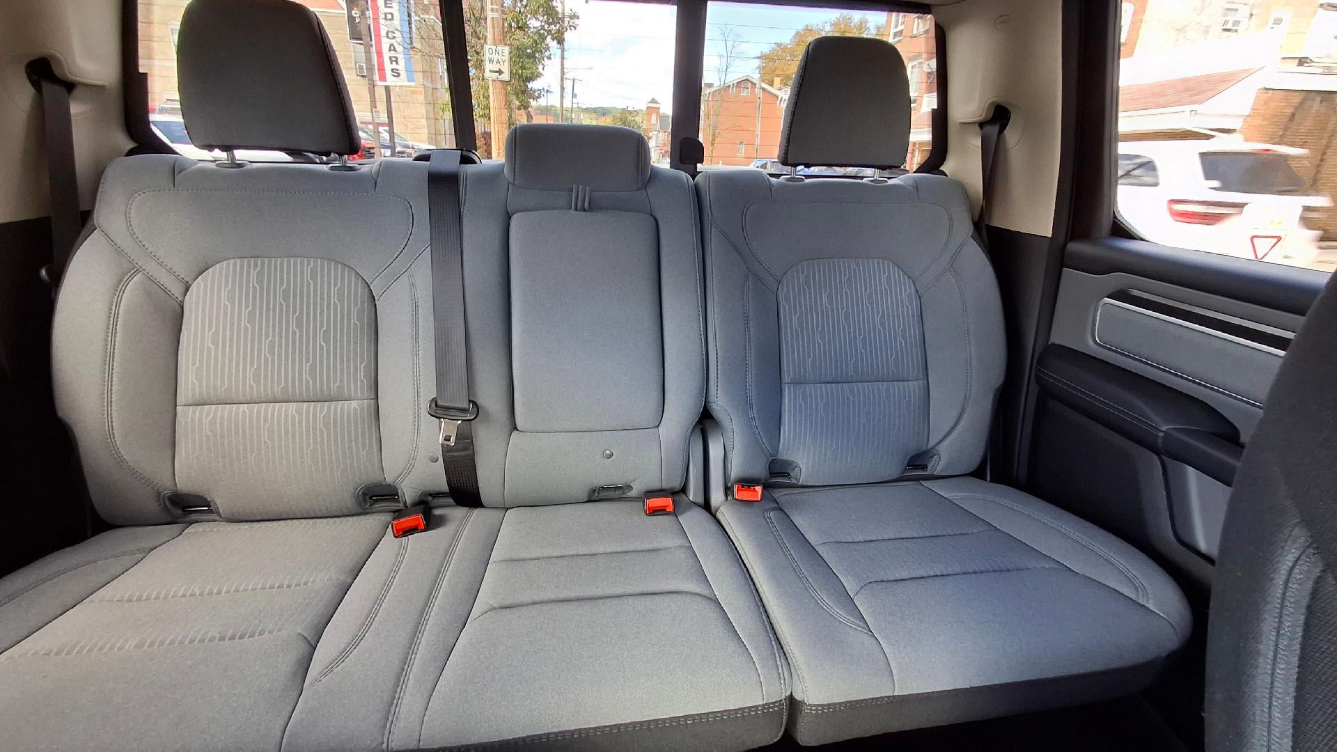 2020 RAM 1500 Big Horn Crew Cab 4x4 5'7" Box