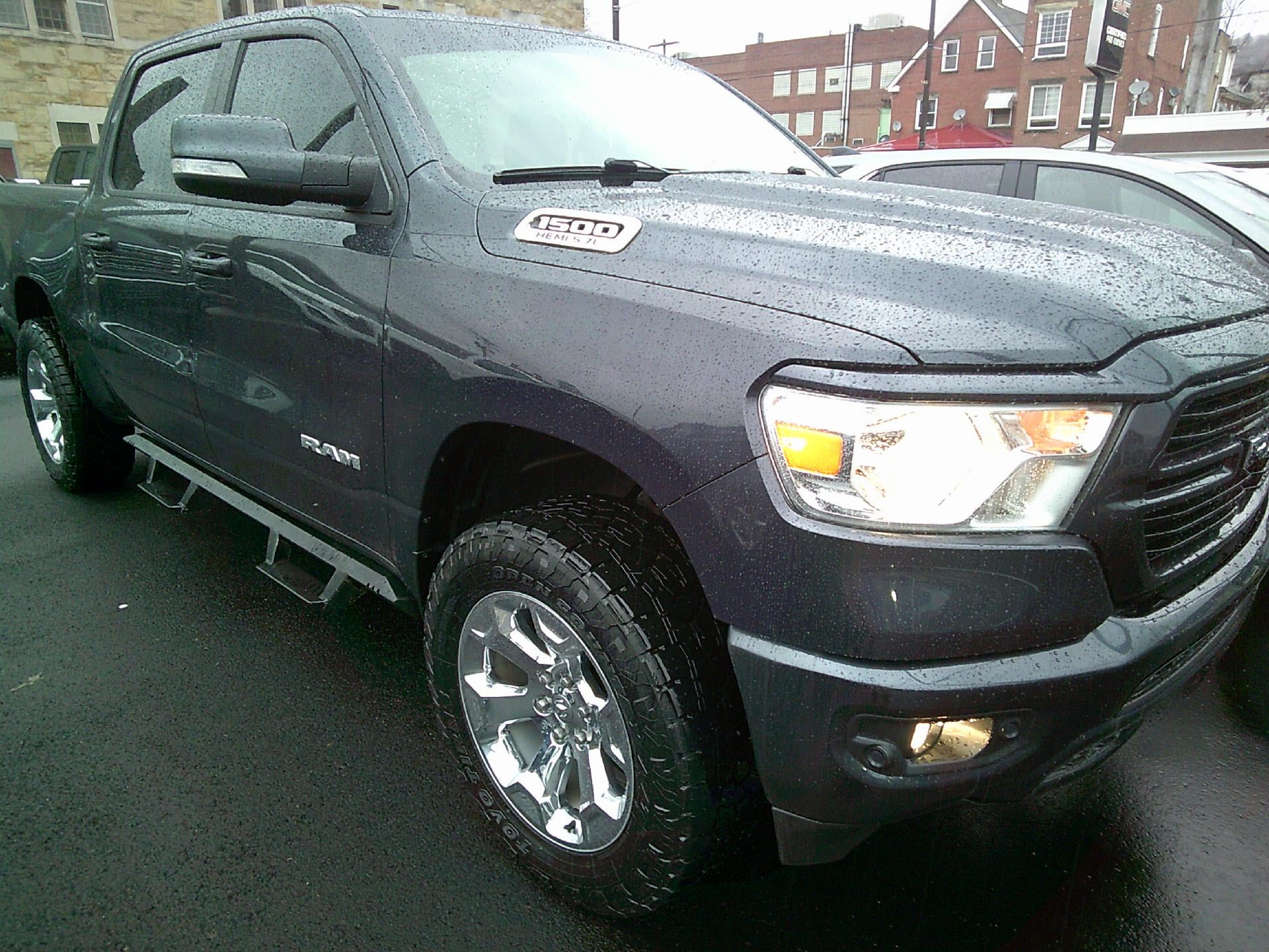 2020 RAM 1500 Big Horn Crew Cab 4x4 5'7" Box