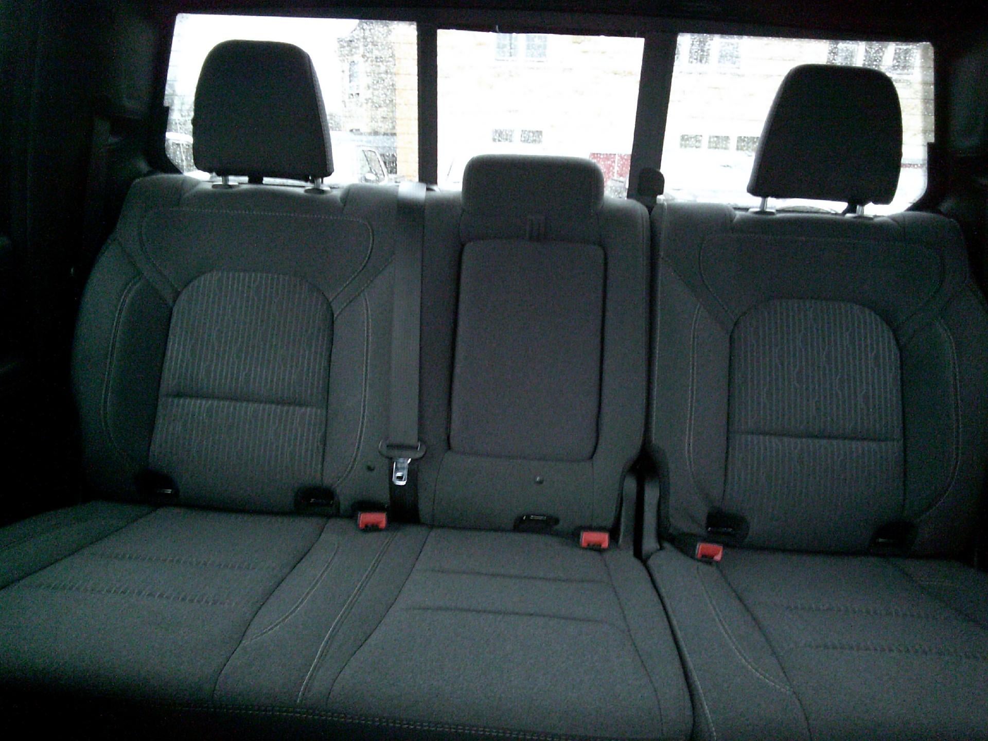 2020 RAM 1500 Big Horn Crew Cab 4x4 5'7" Box