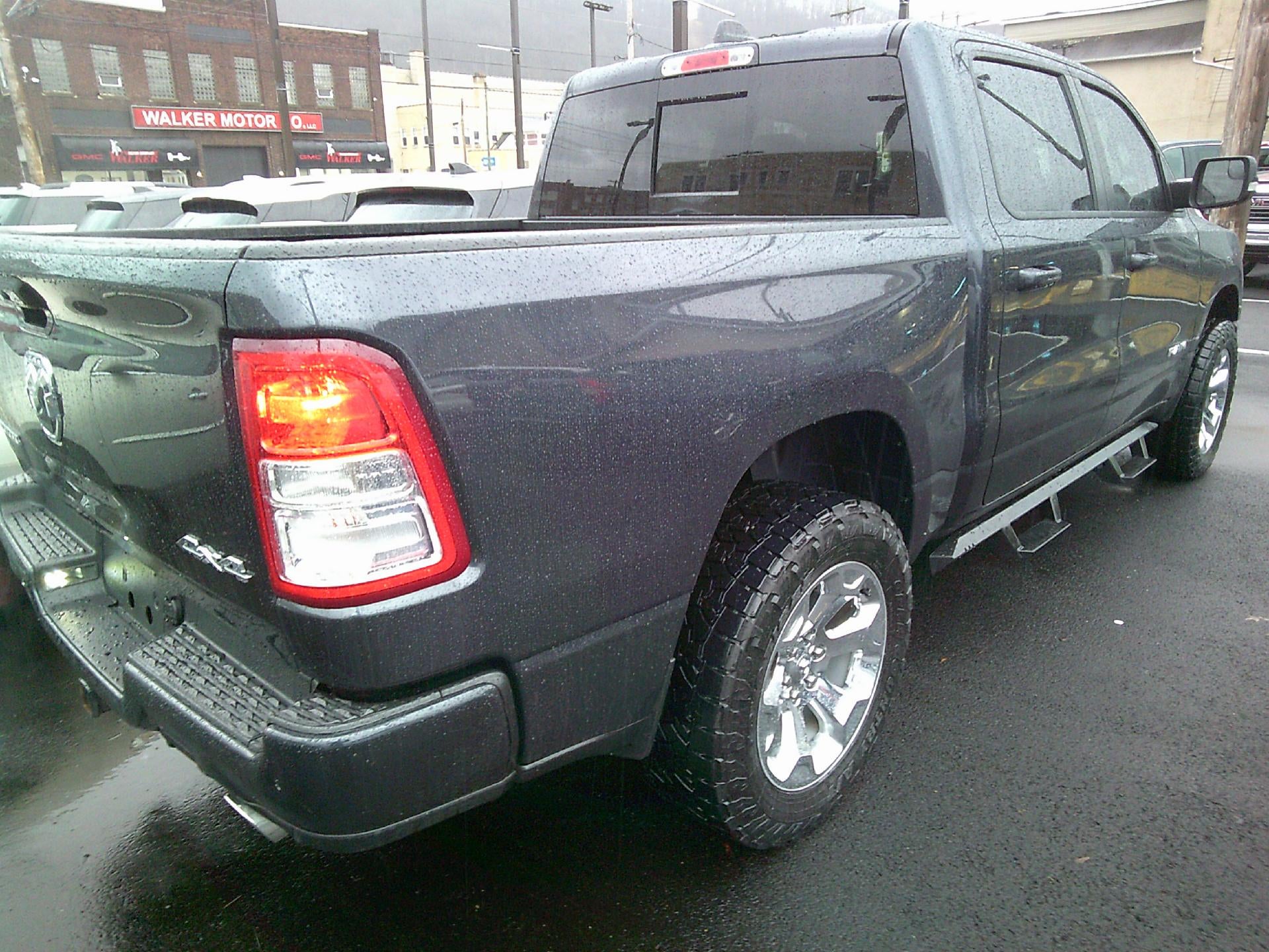 2020 RAM 1500 Big Horn Crew Cab 4x4 5'7" Box