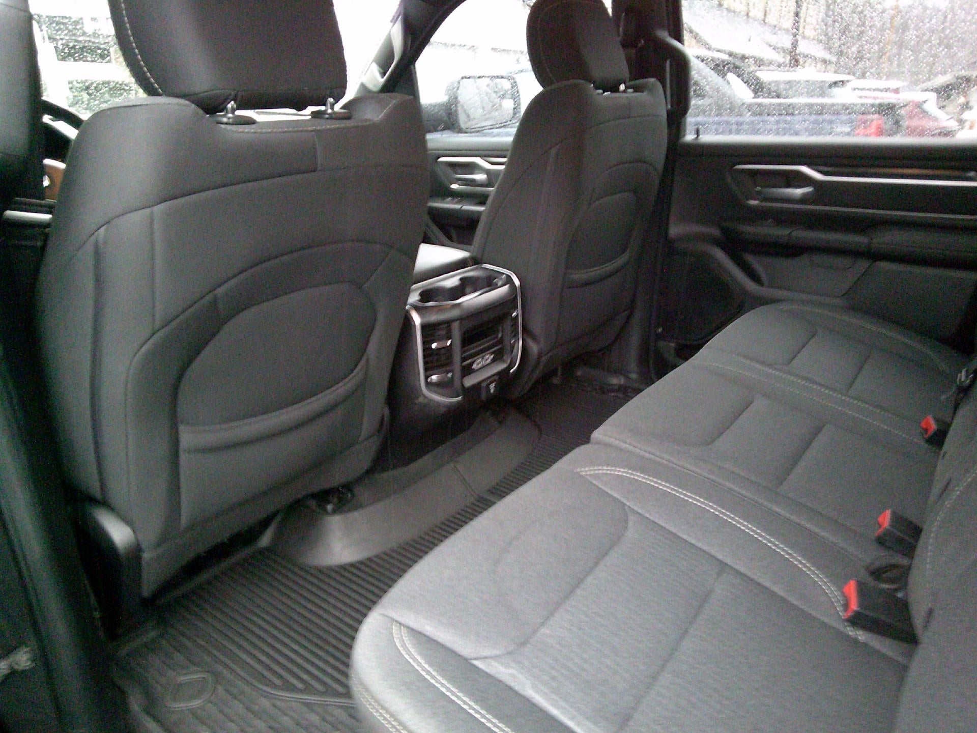 2020 RAM 1500 Big Horn Crew Cab 4x4 5'7" Box