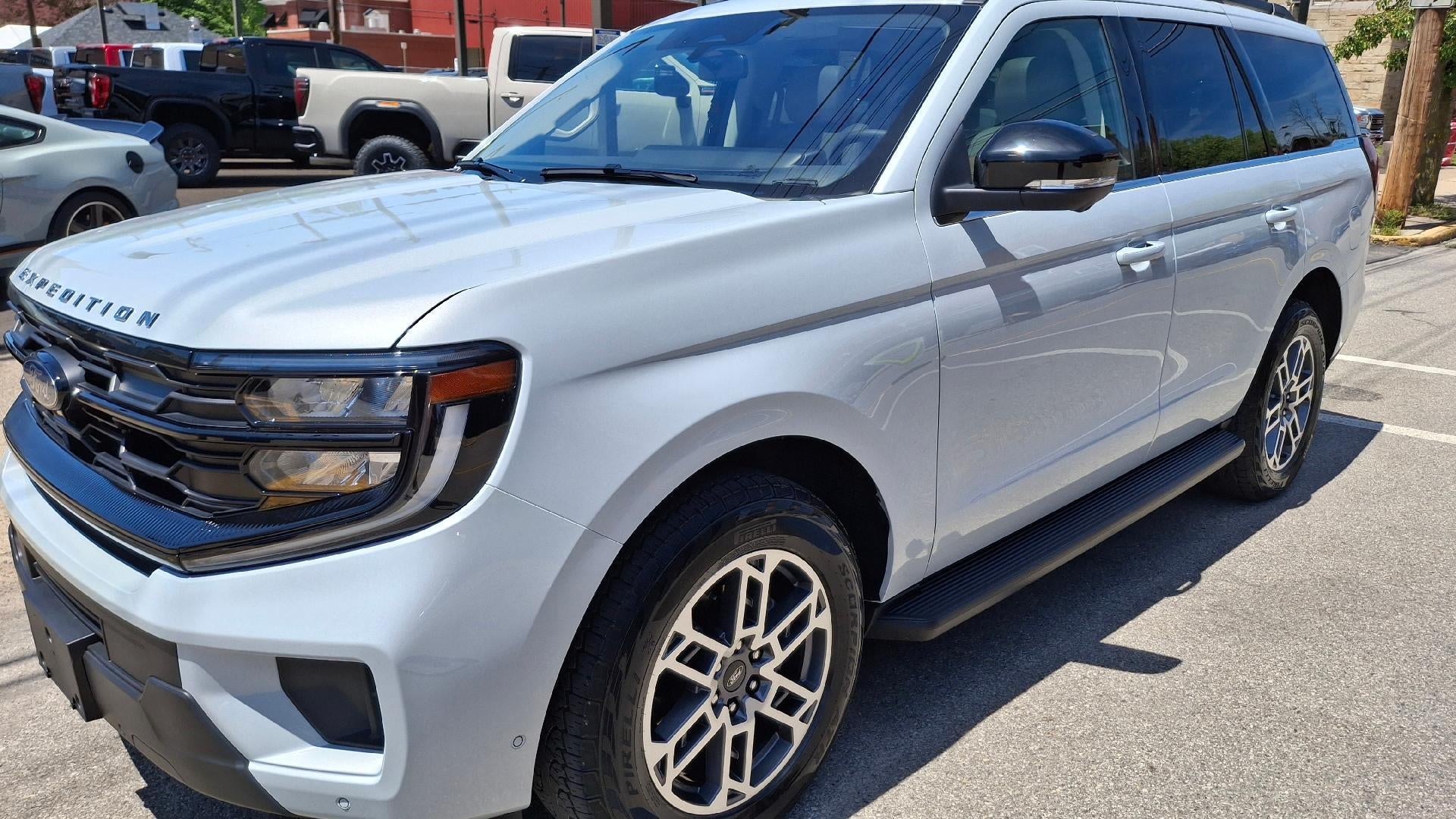 2025 Ford Expedition Active