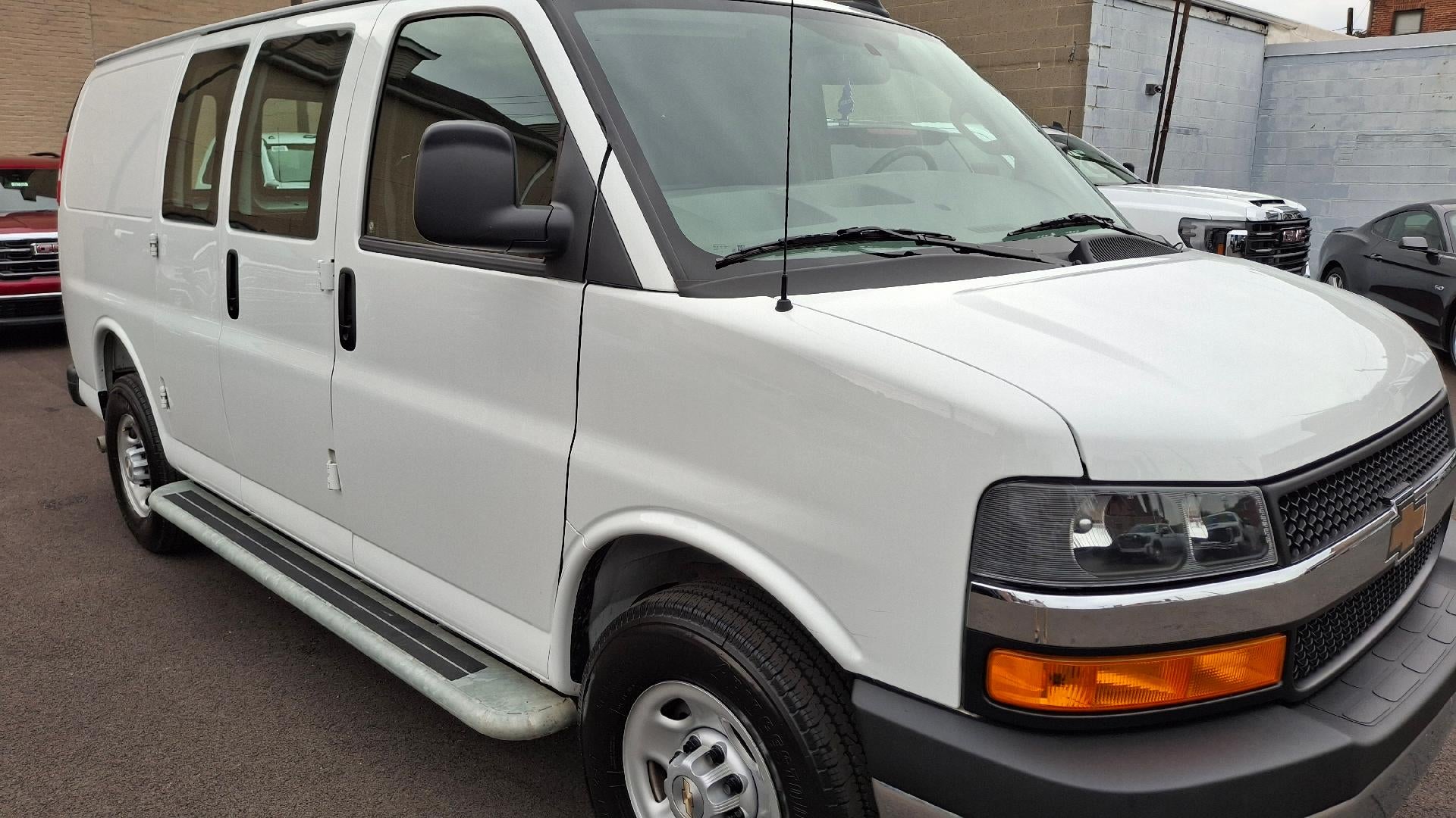 2025 Chevrolet Express Cargo WT