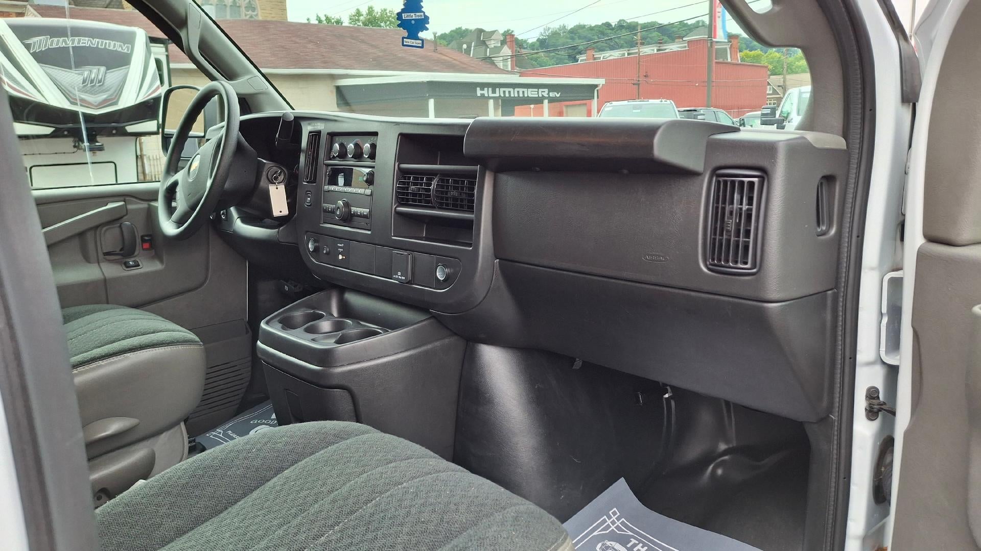 2025 Chevrolet Express Cargo WT