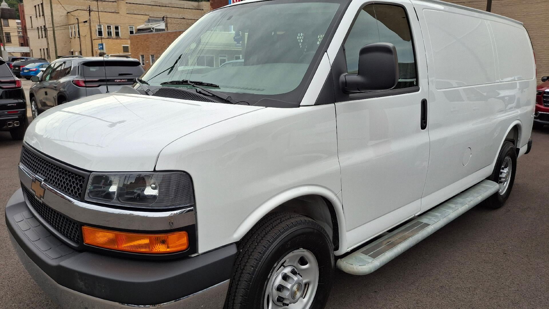 2025 Chevrolet Express Cargo WT