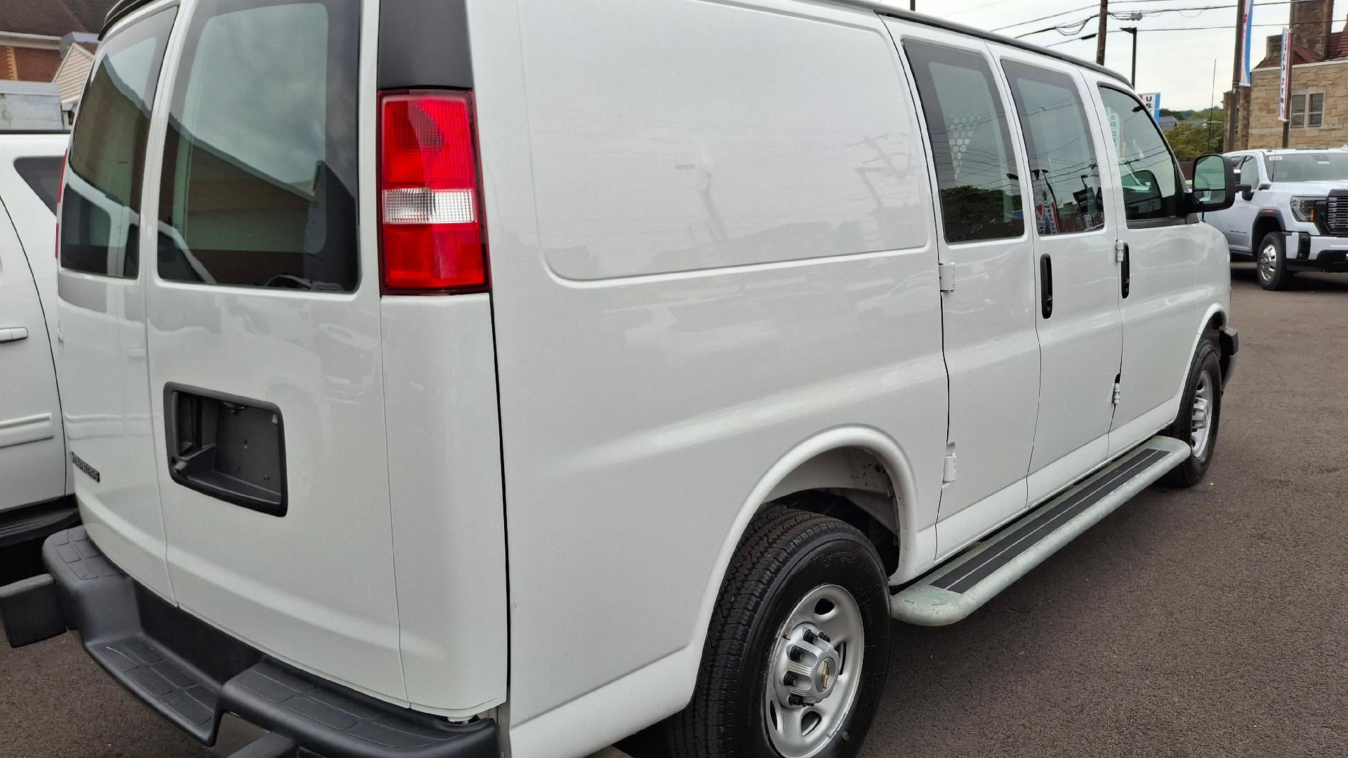 2025 Chevrolet Express Cargo WT