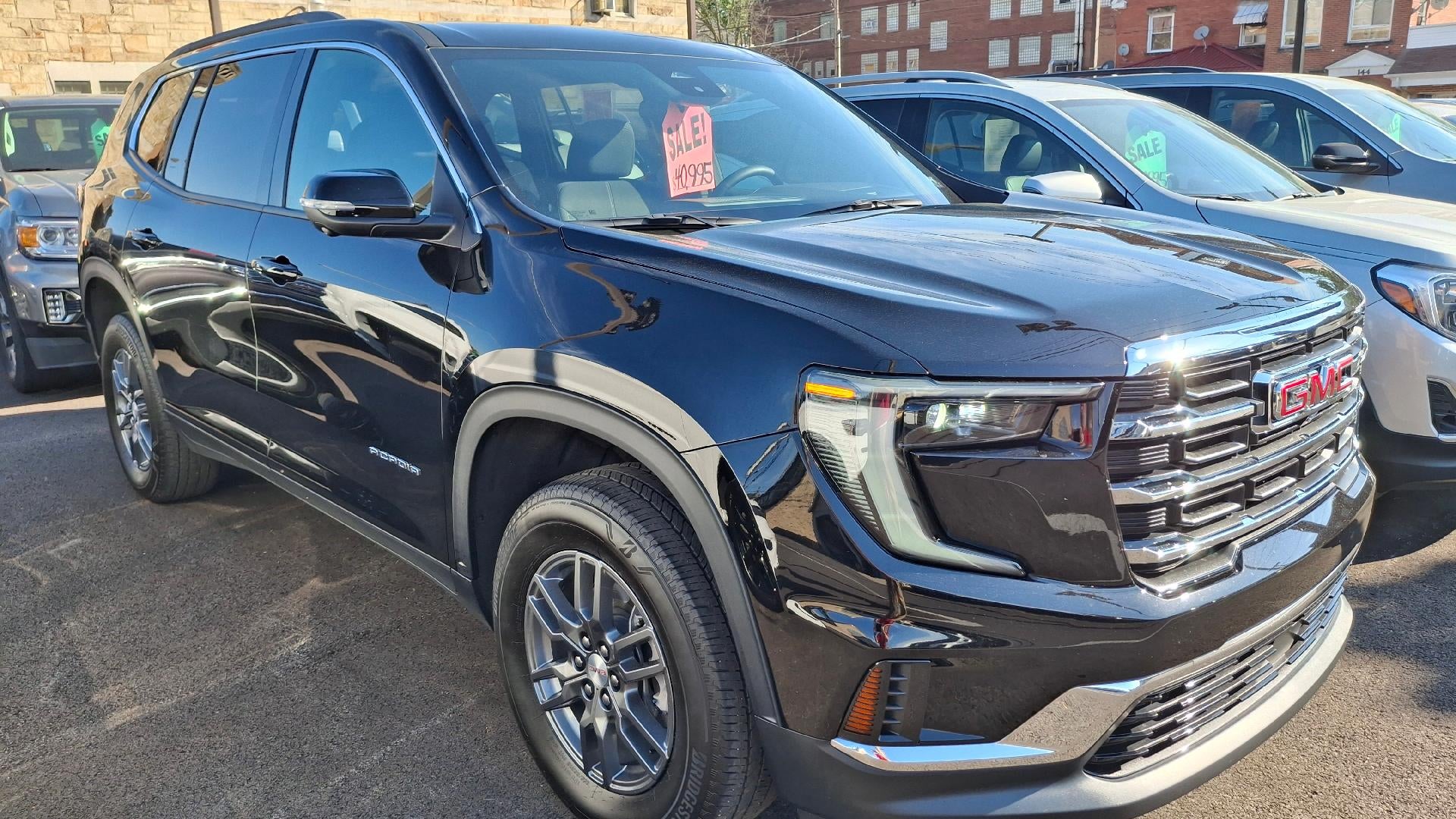 2025 GMC Acadia Elevation