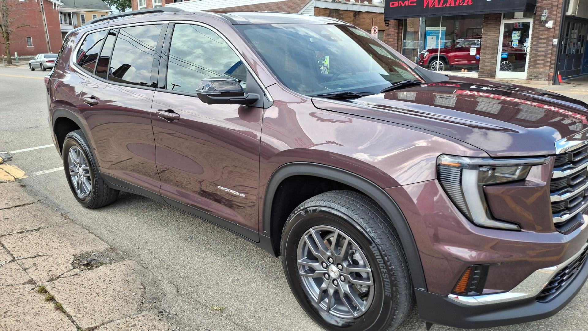 2025 GMC Acadia Elevation