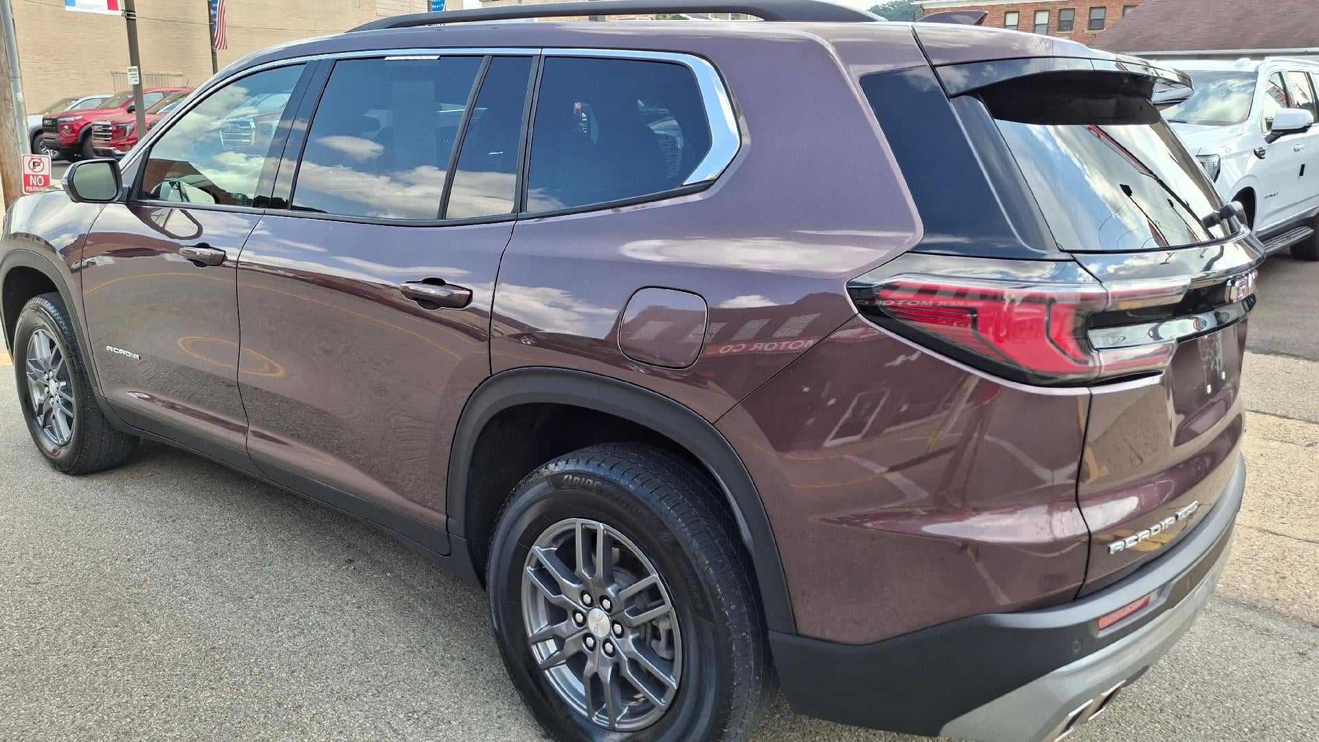 2025 GMC Acadia Elevation