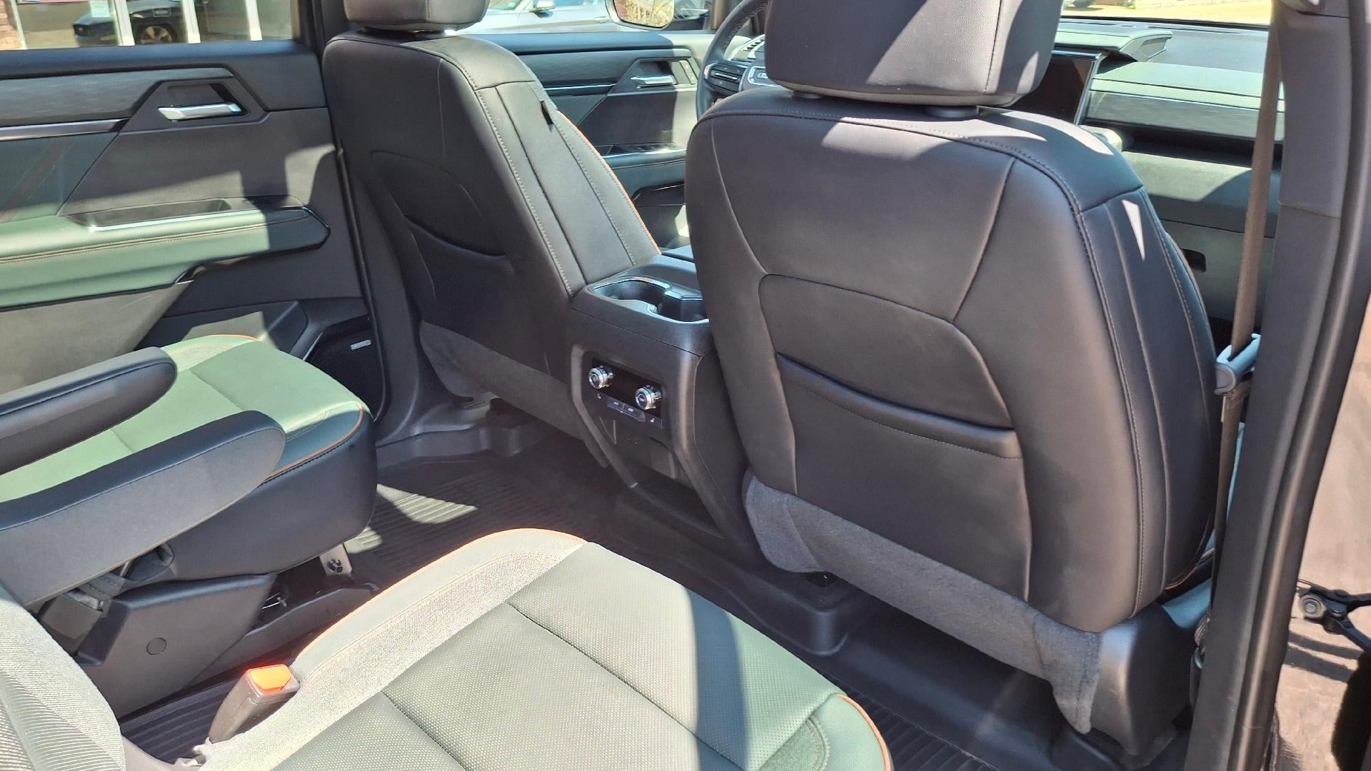 2025 GMC Acadia AT4