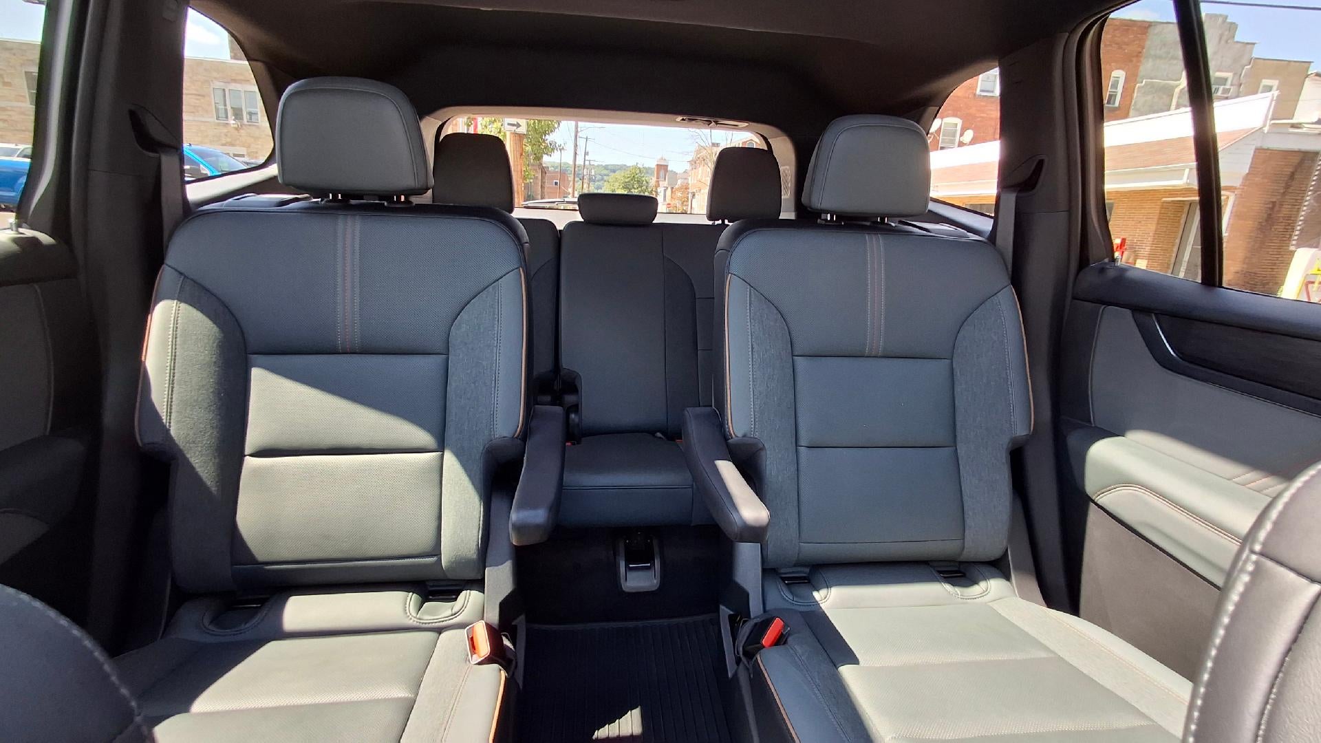 2025 GMC Acadia AT4