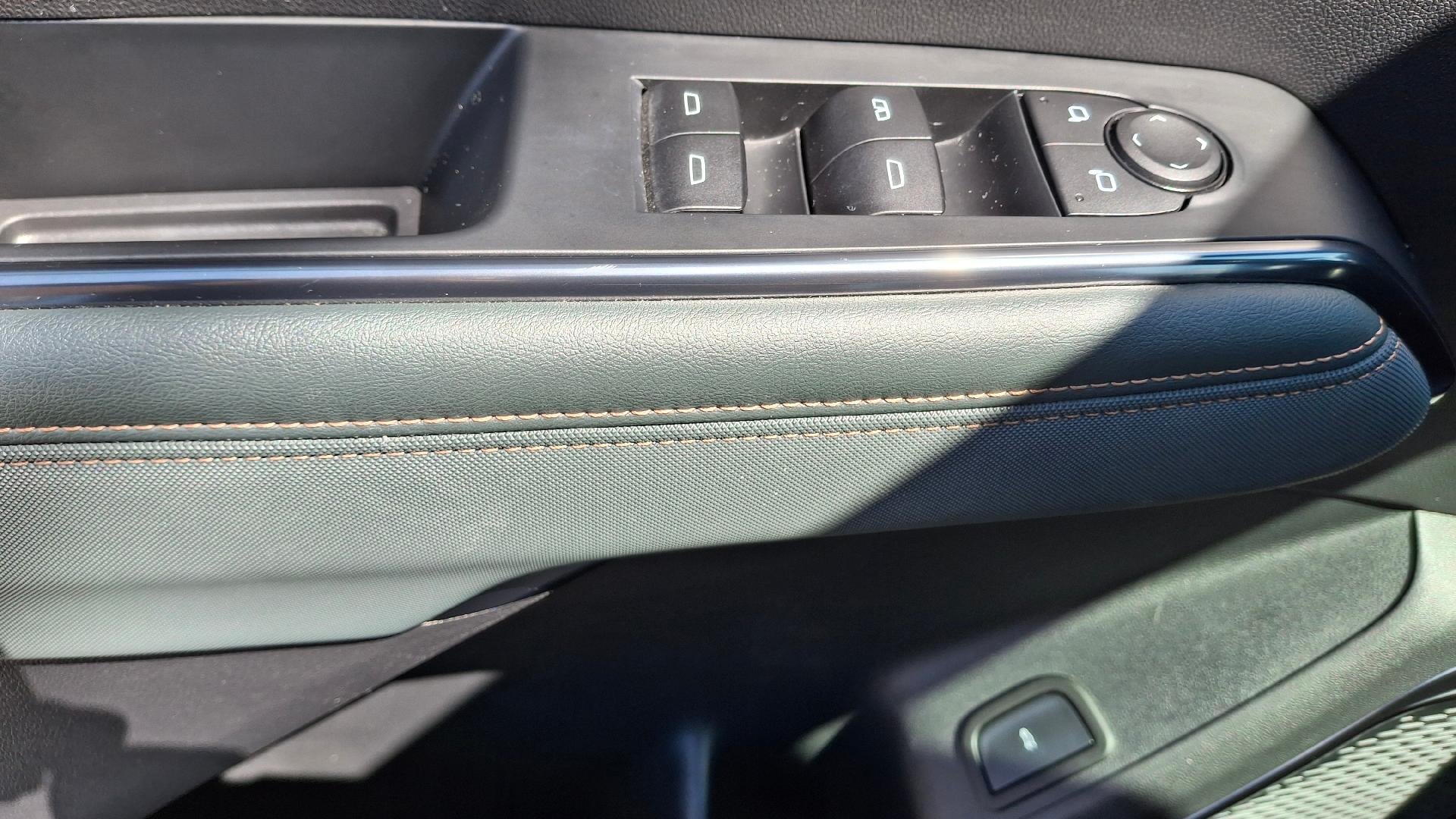 2025 GMC Acadia AT4