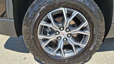 2025 GMC Acadia AT4
