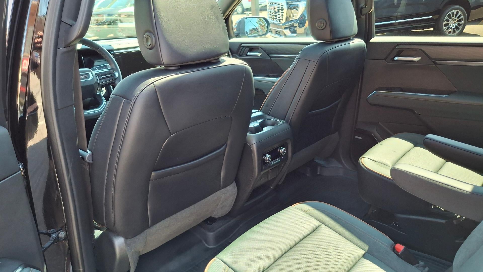 2025 GMC Acadia AT4