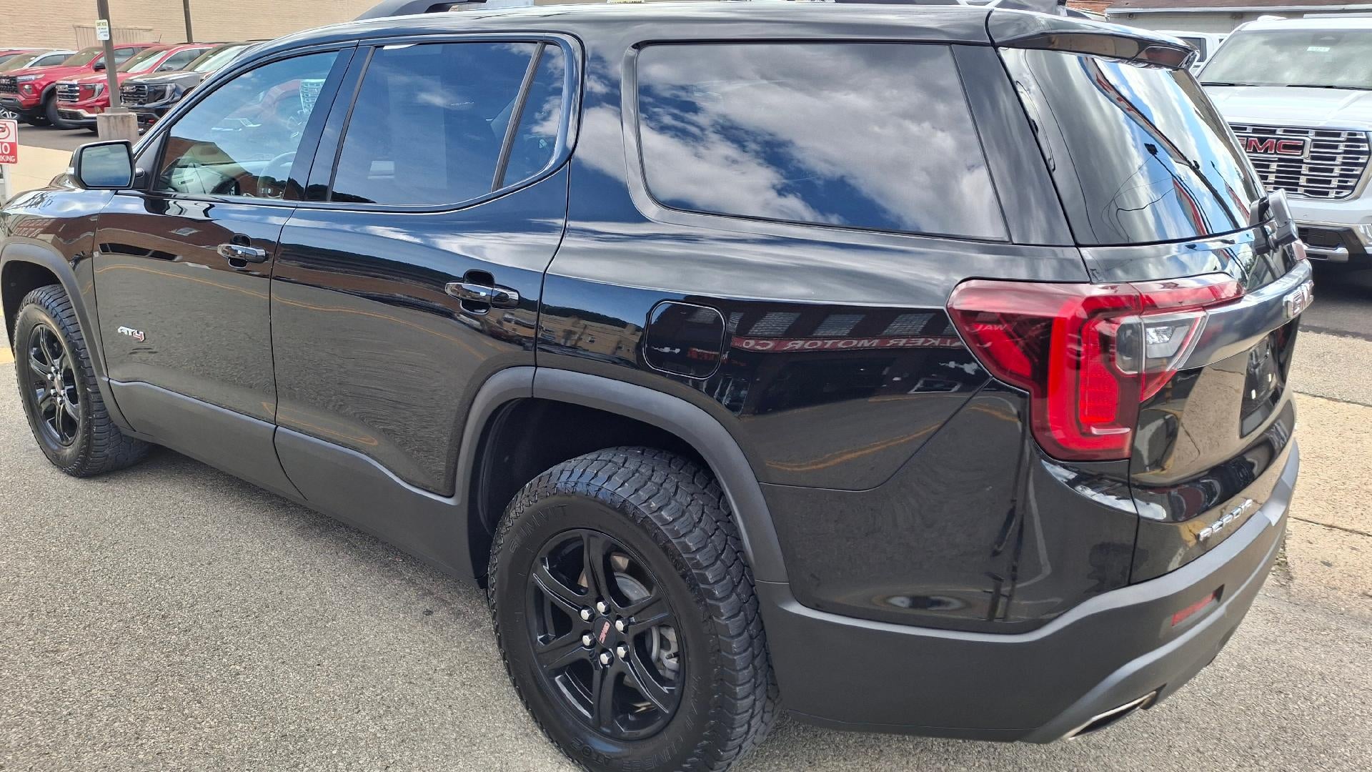 2023 GMC Acadia AT4