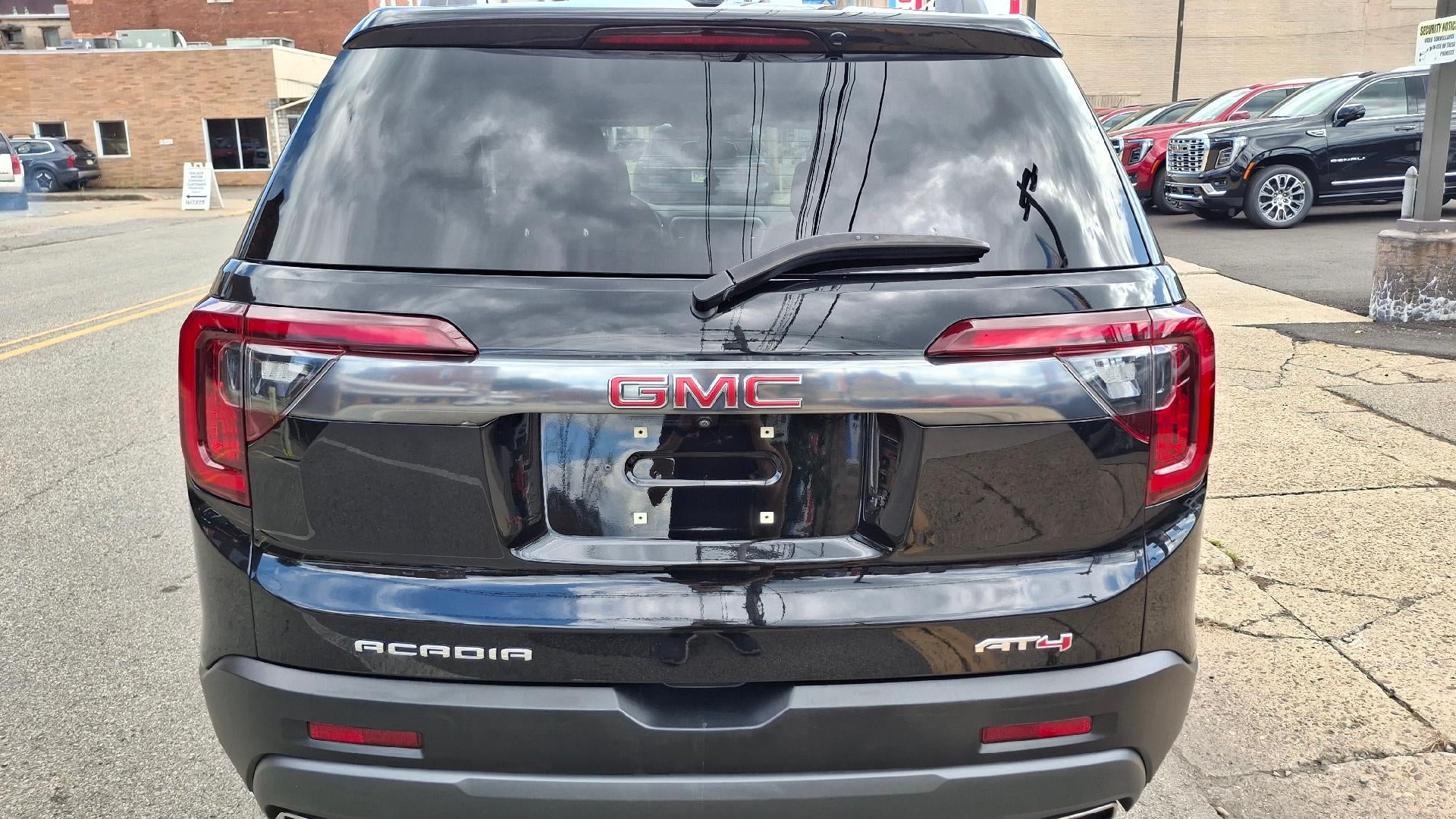 2023 GMC Acadia AT4