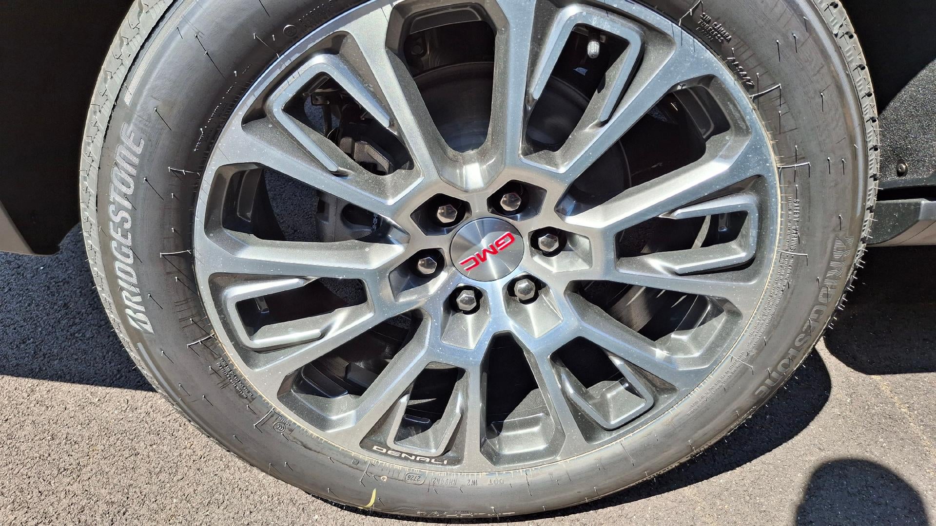 2026 GMC Yukon Denali - Photo 24