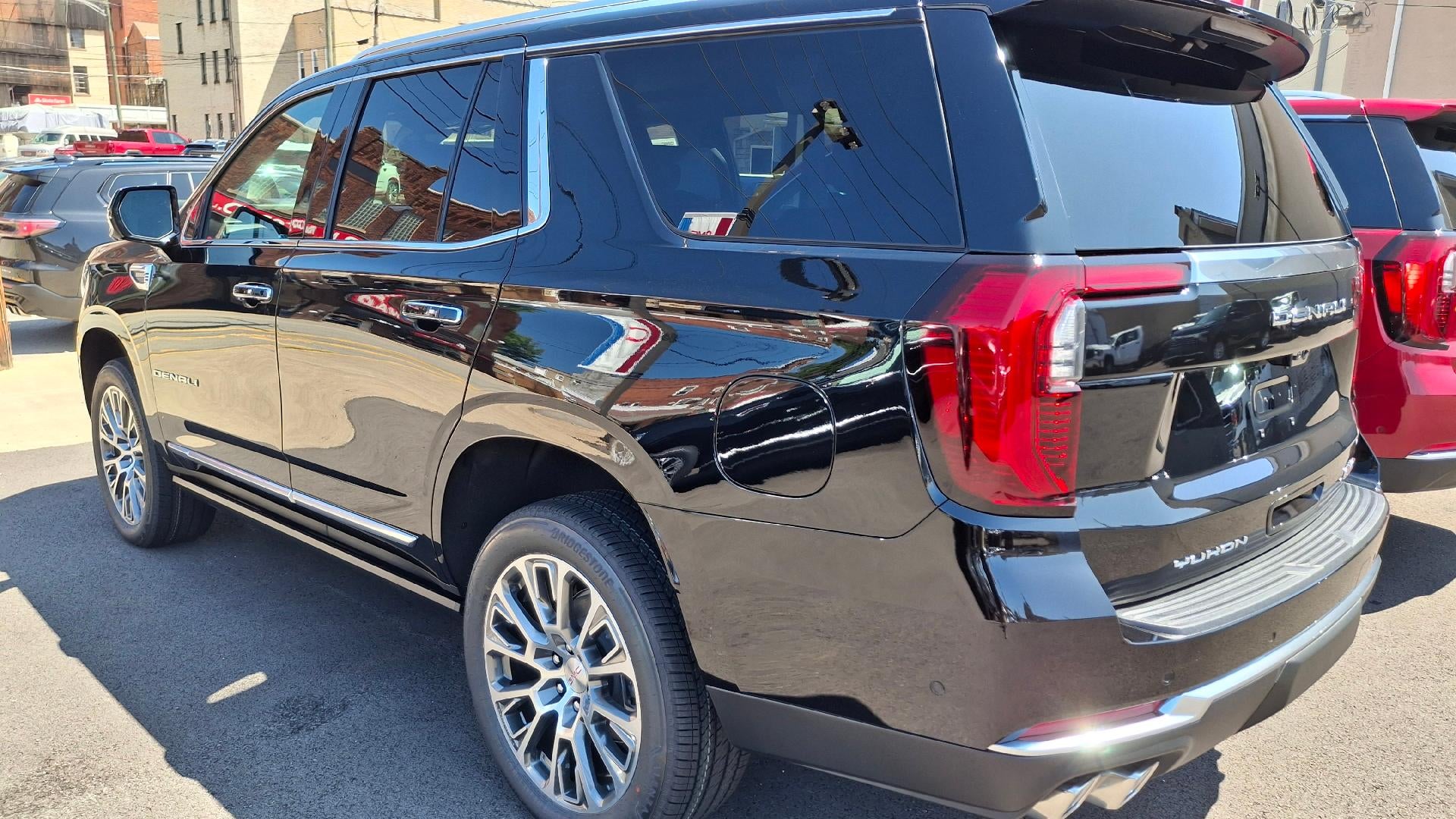 2026 GMC Yukon Denali - Photo 4