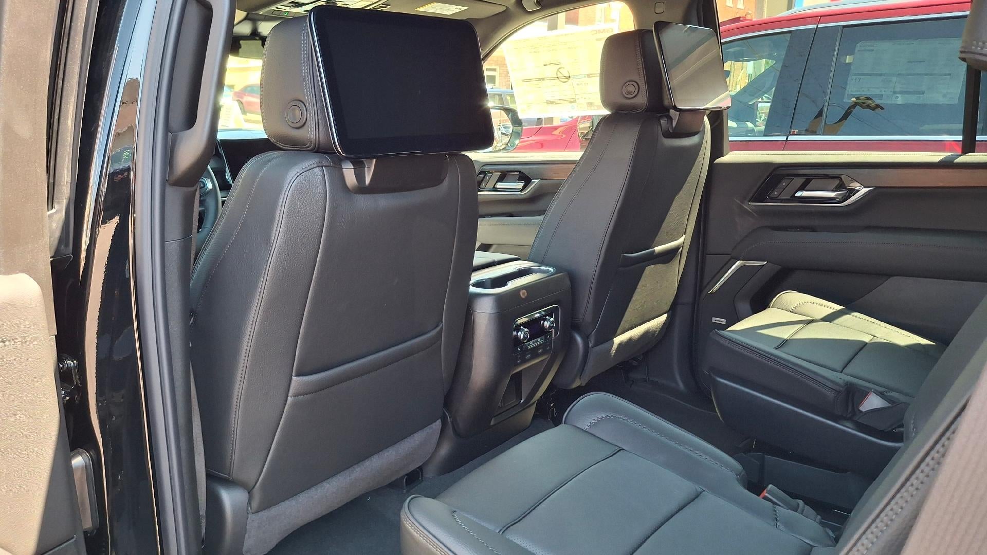 2026 GMC Yukon Denali - Photo 8