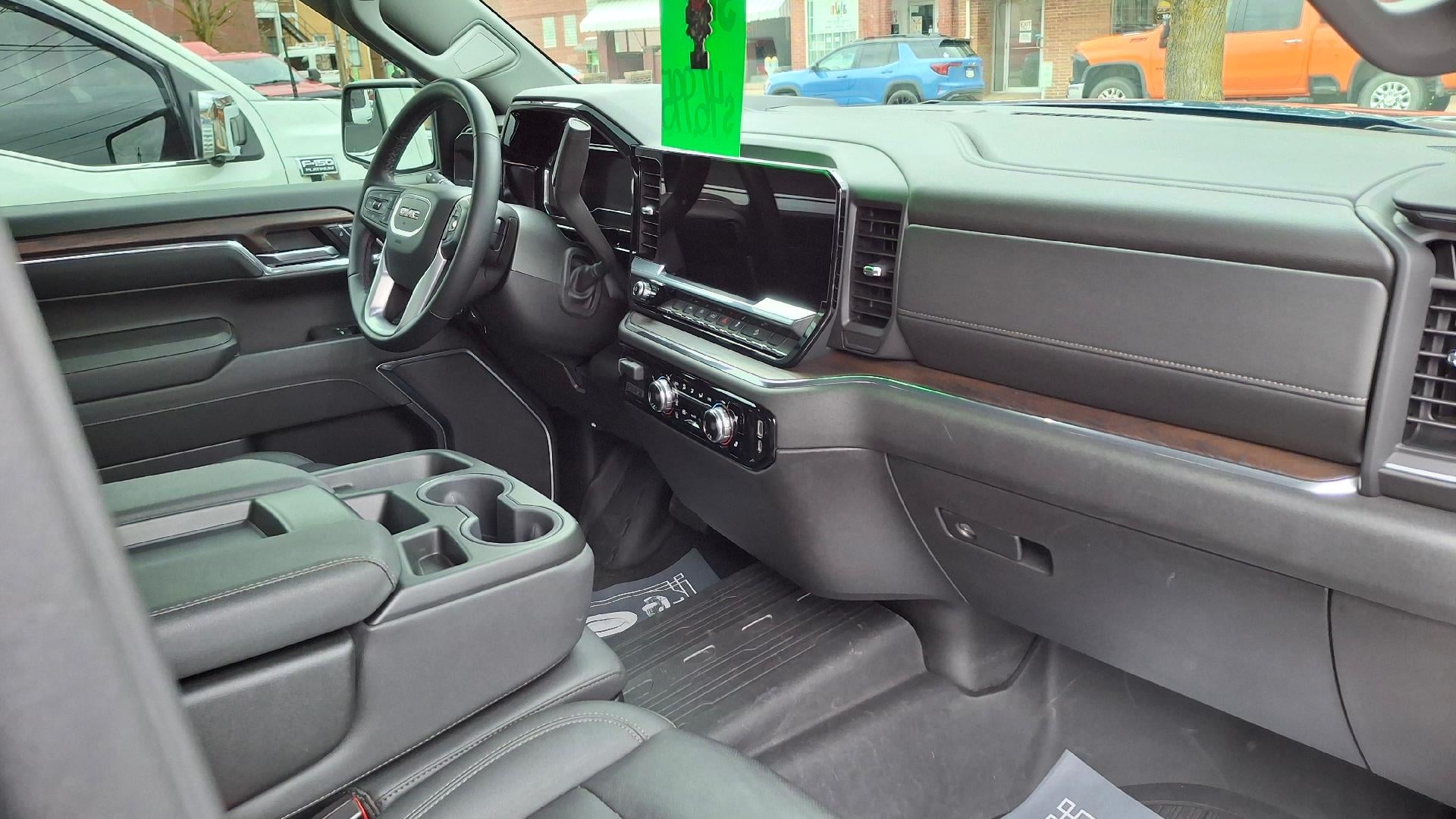 2024 GMC Sierra 1500 SLT