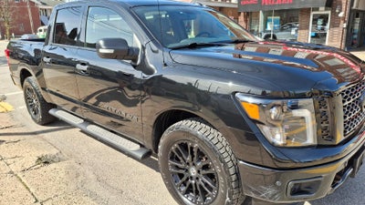 2019 Nissan TITAN SV