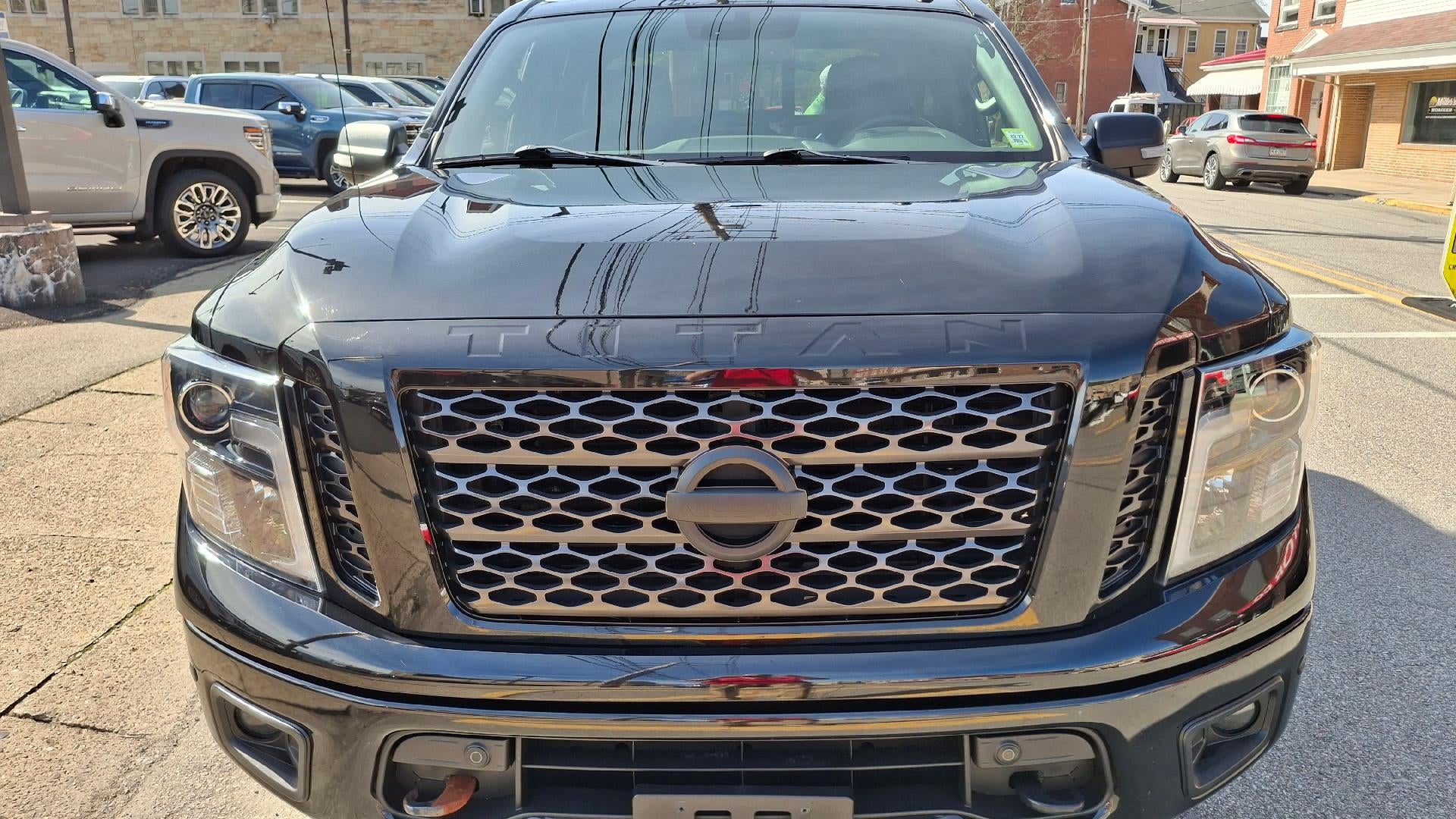 2019 Nissan TITAN SV
