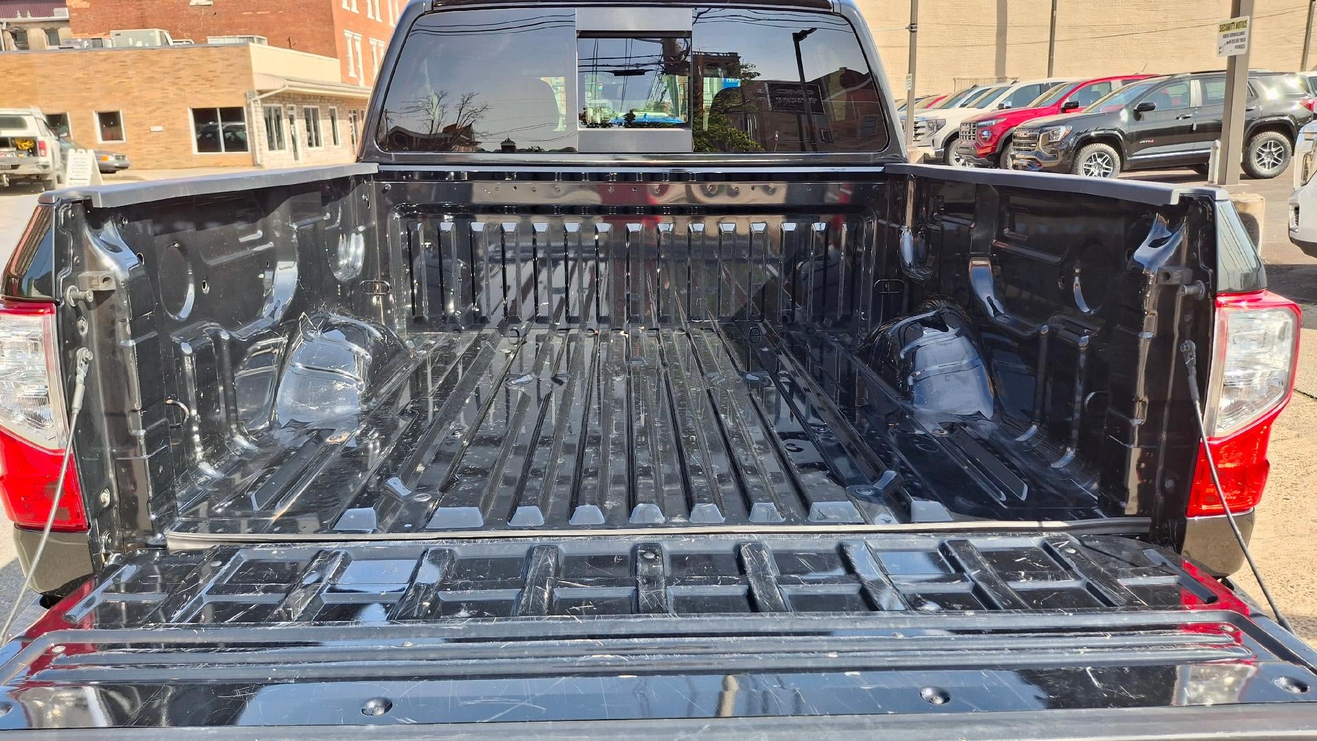 2019 Nissan TITAN SV