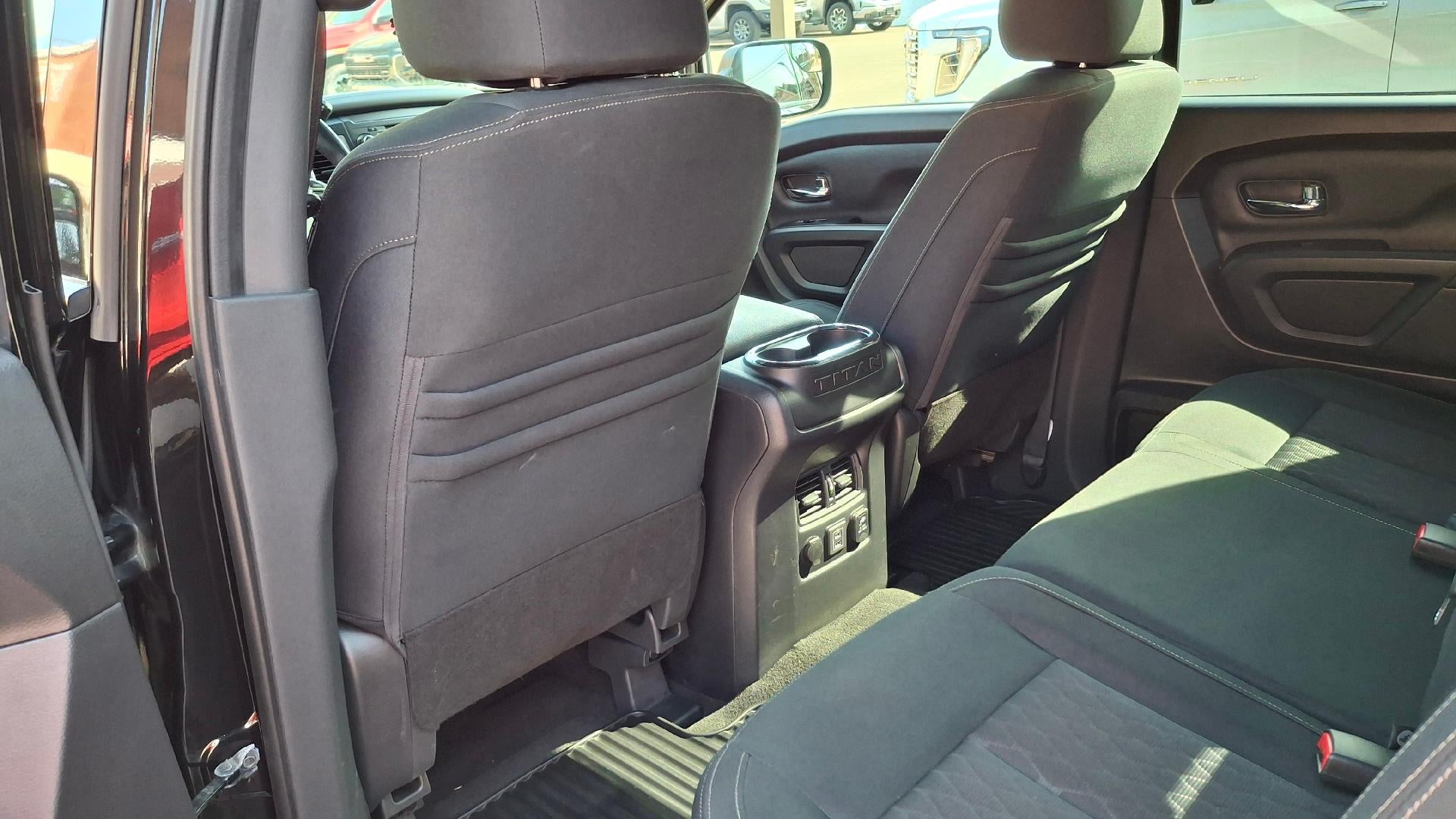 2019 Nissan TITAN SV