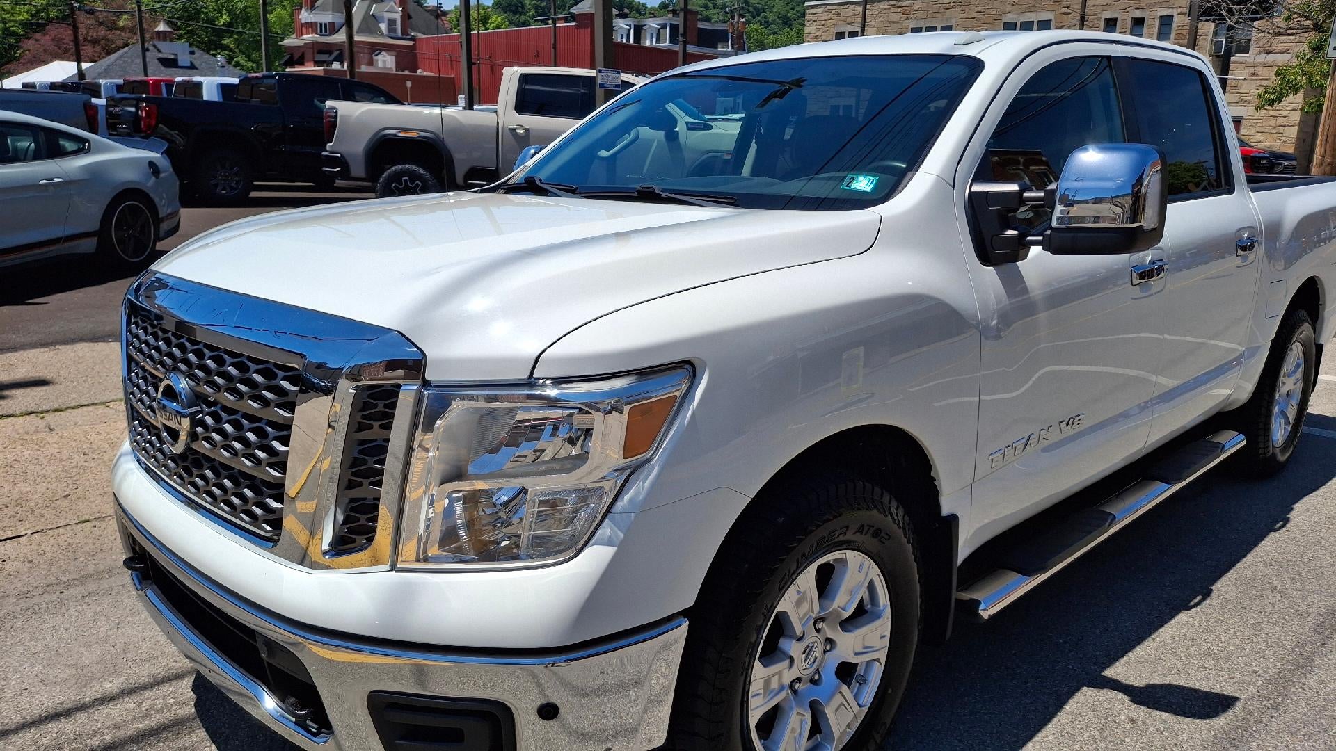 2018 Nissan TITAN SV