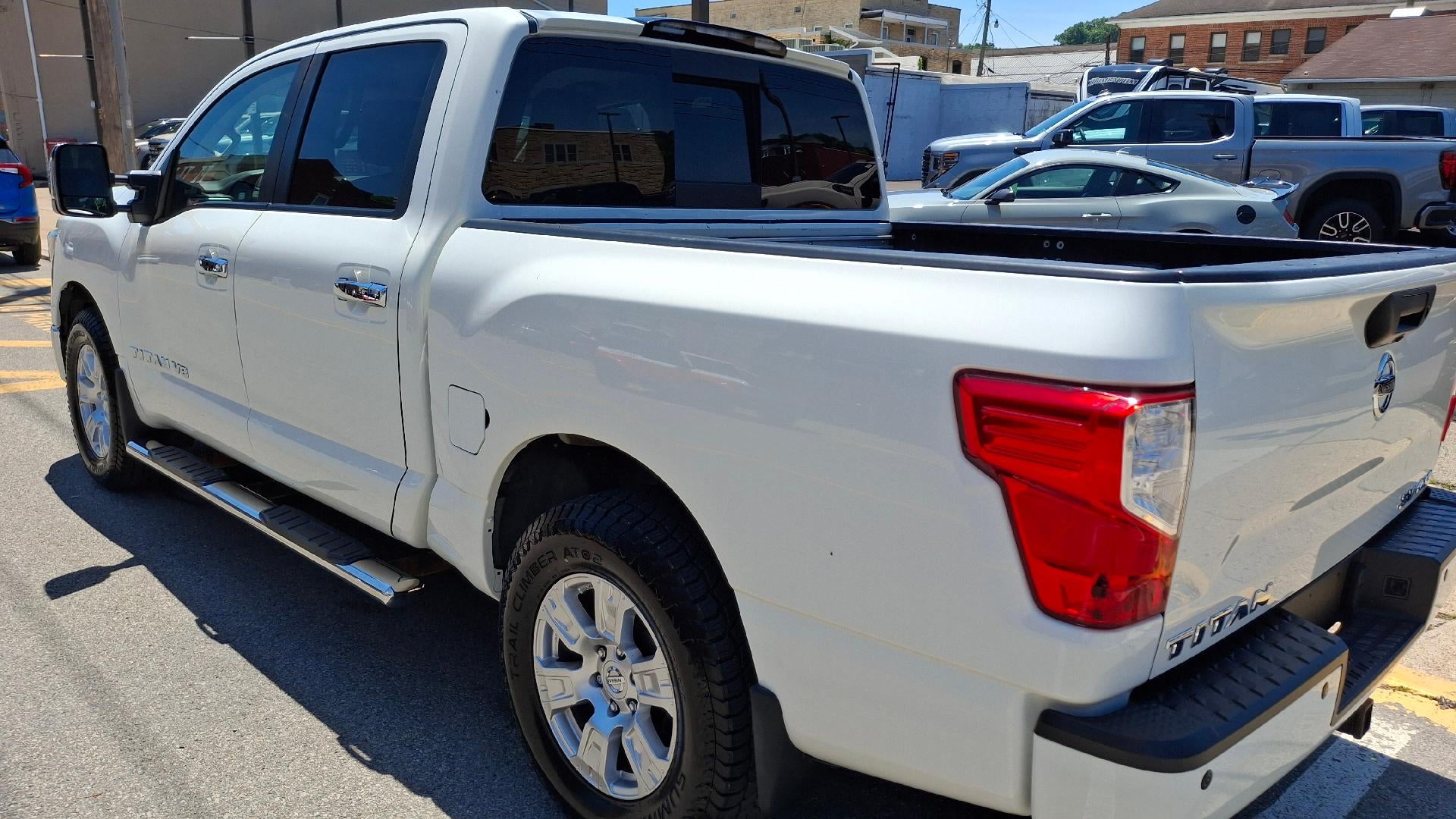 2018 Nissan TITAN SV