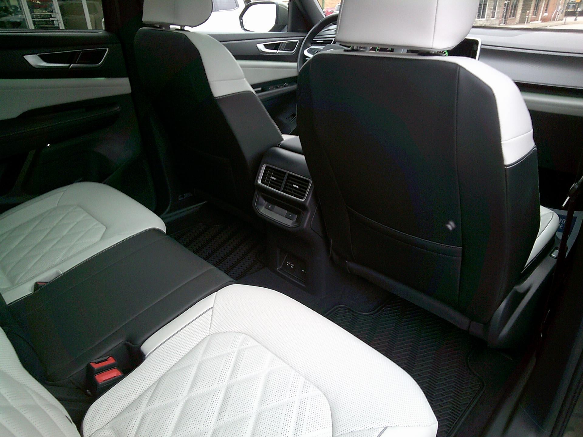 2025 Volkswagen Atlas Cross Sport 2.0T SEL Premium R-Line