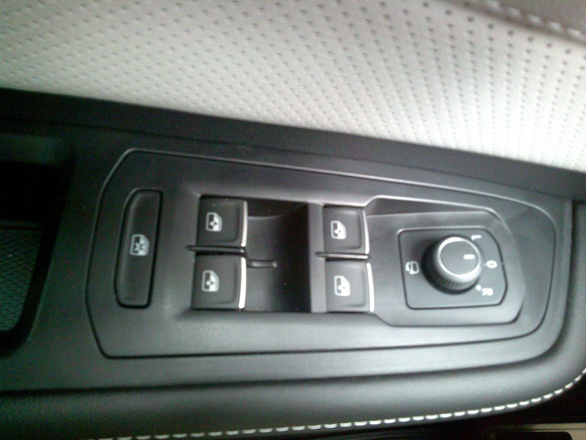 2025 Volkswagen Atlas Cross Sport 2.0T SEL Premium R-Line