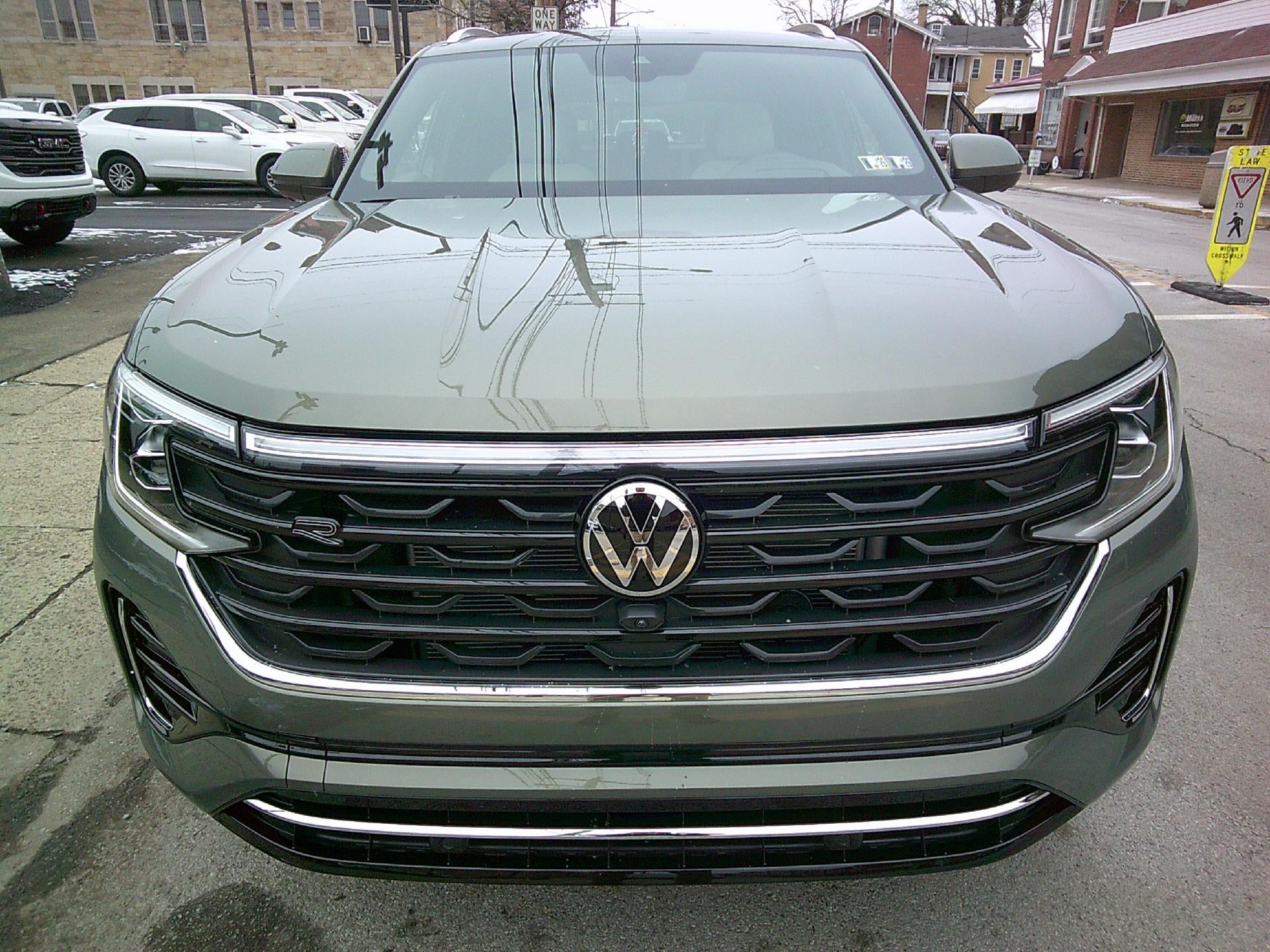 2025 Volkswagen Atlas Cross Sport 2.0T SEL Premium R-Line