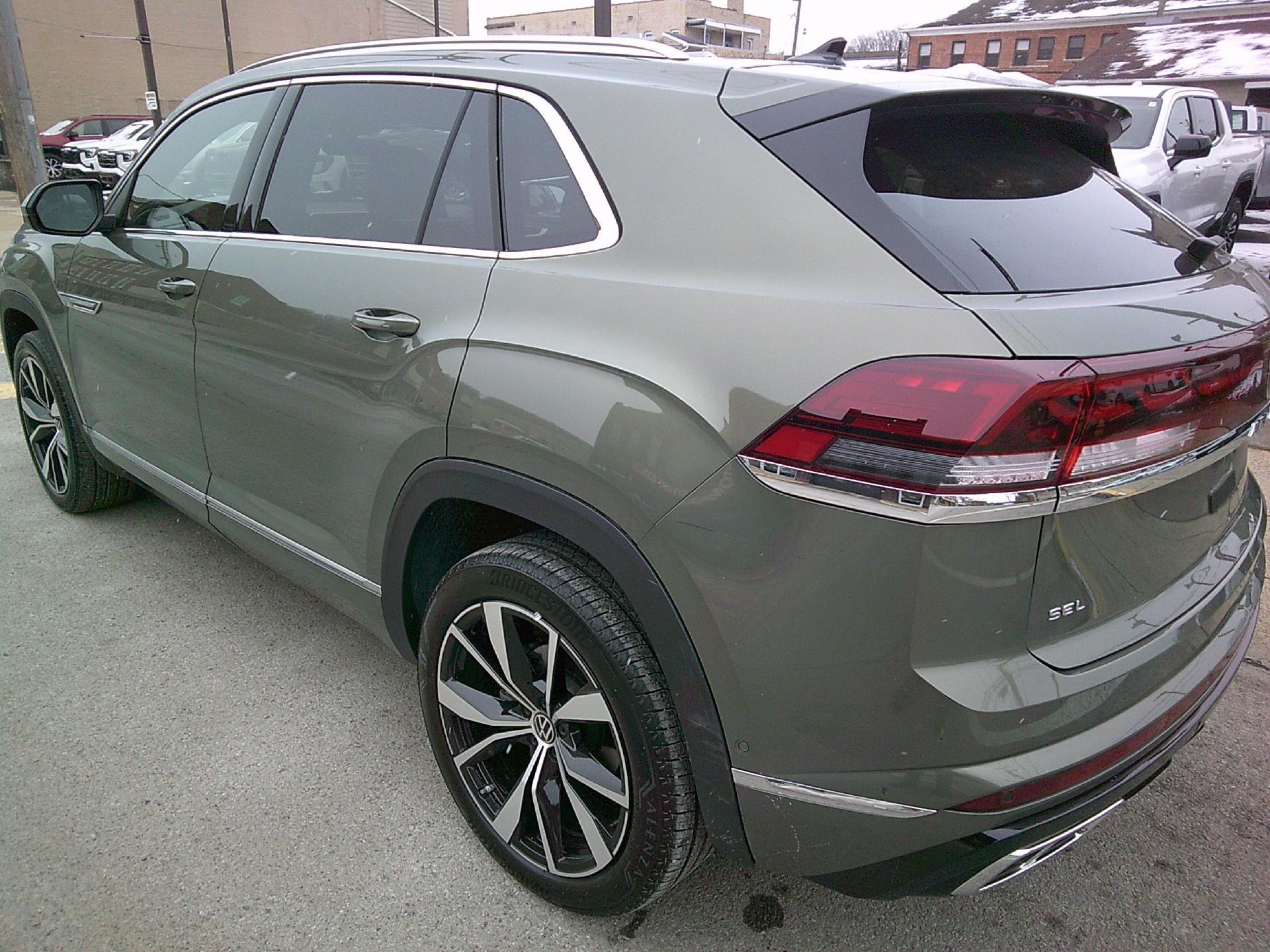 2025 Volkswagen Atlas Cross Sport 2.0T SEL Premium R-Line