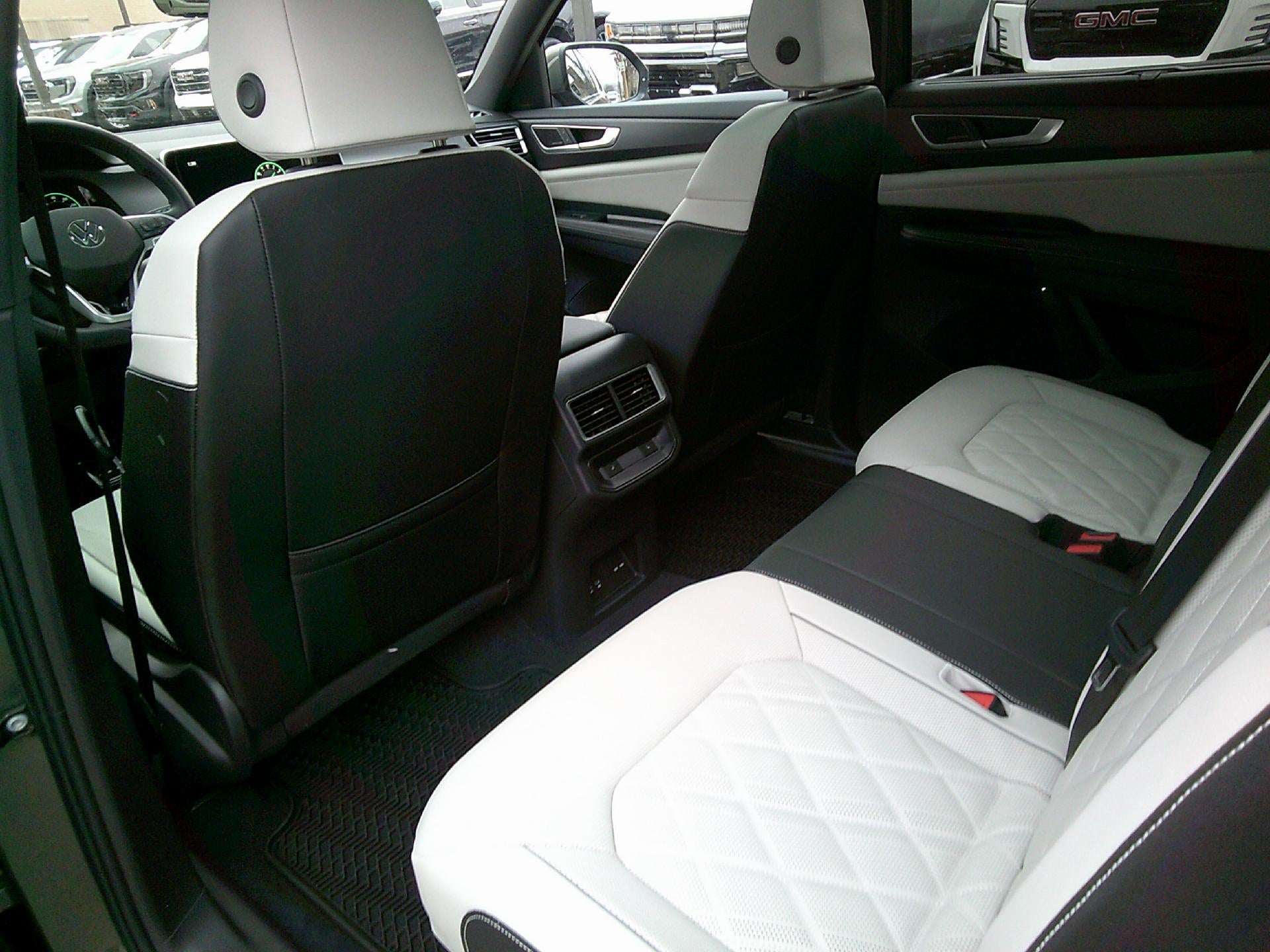 2025 Volkswagen Atlas Cross Sport 2.0T SEL Premium R-Line