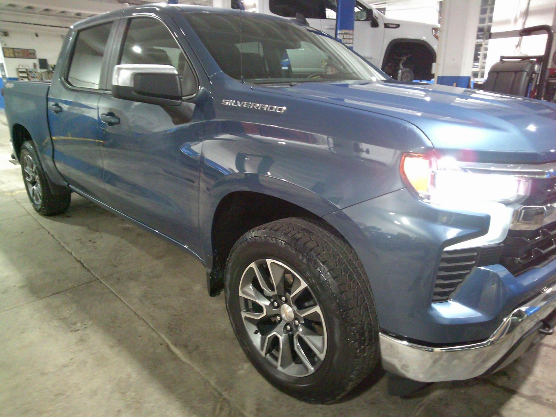 2024 Chevrolet Silverado 1500 LT (2FL)