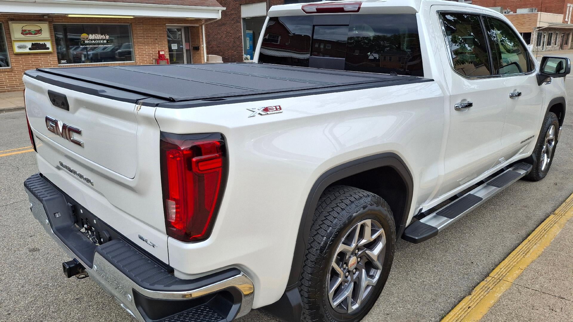 2023 GMC Sierra 1500 SLT