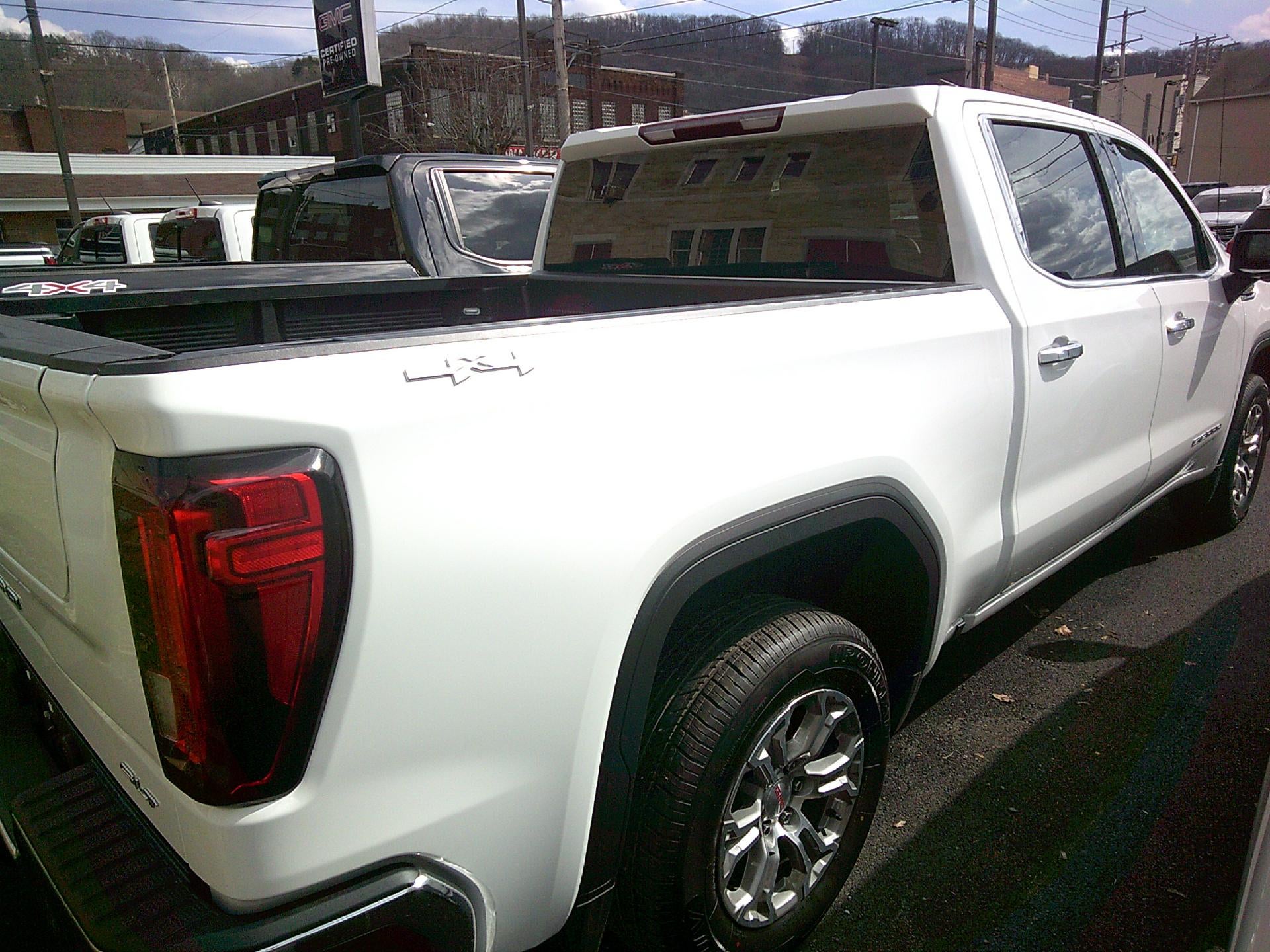 2025 GMC Sierra 1500 SLT